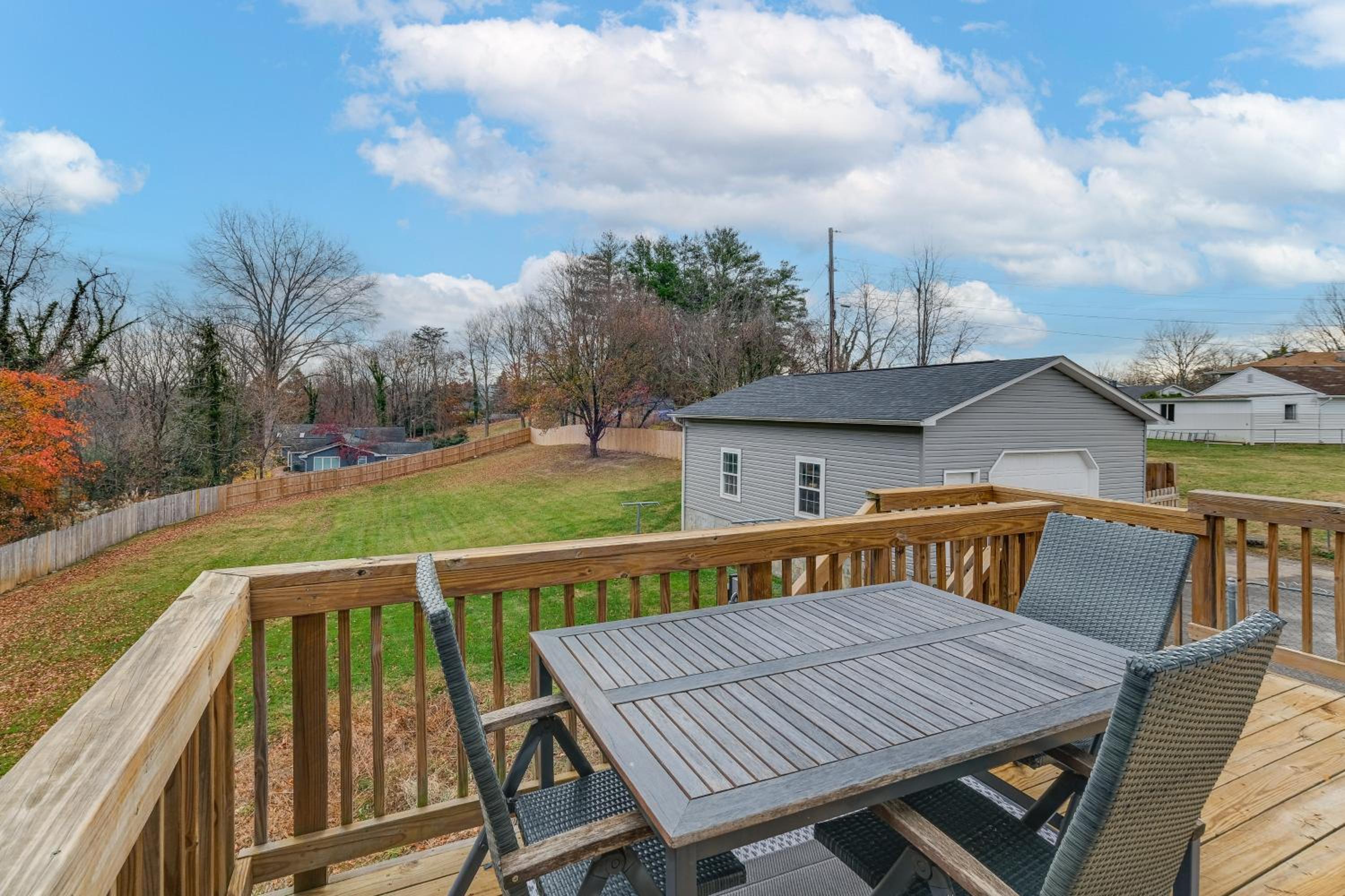 Hot Tub and Yard Temptation Stays Home in Roanoke