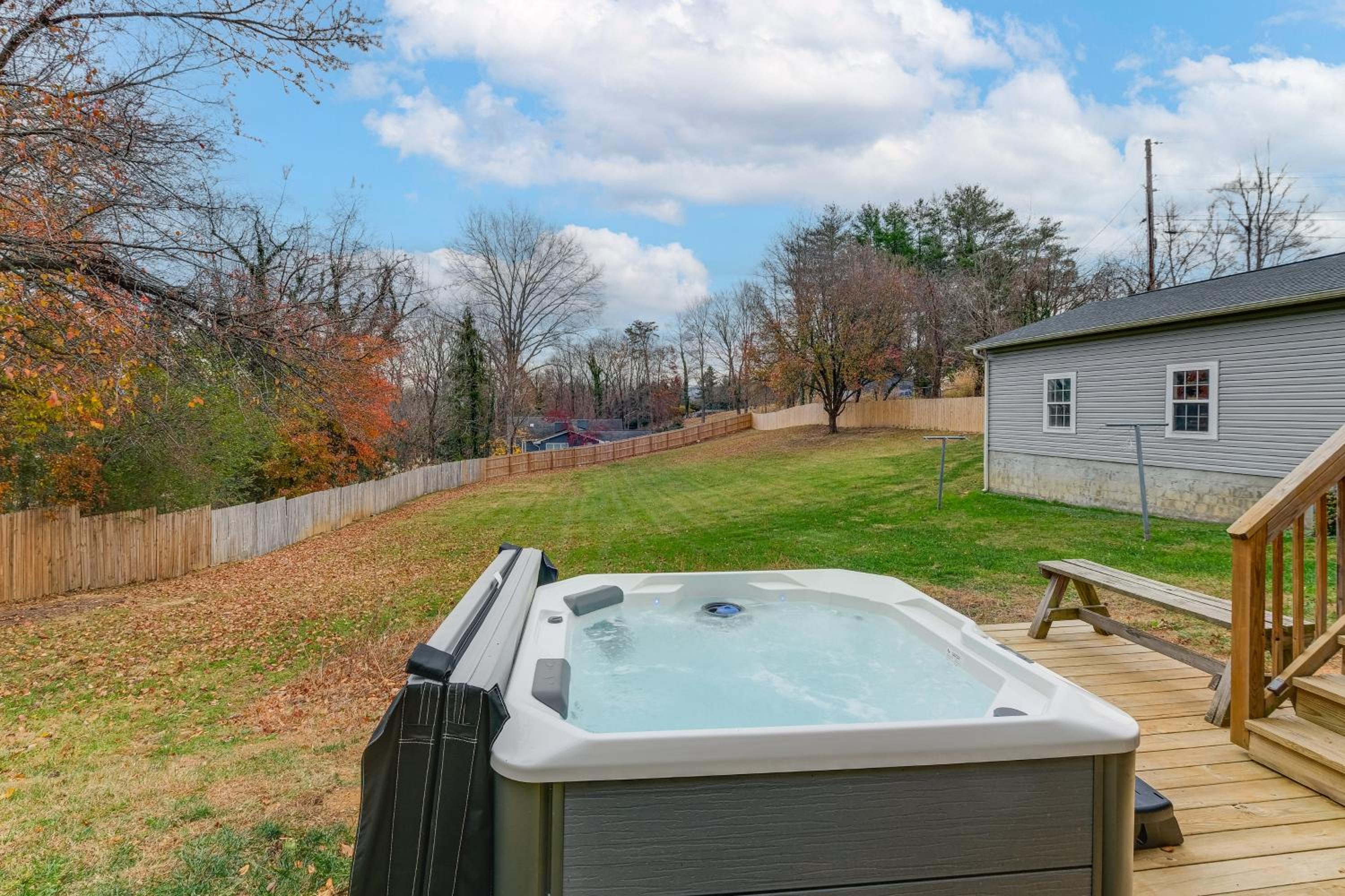 Hot Tub and Yard Temptation Stays Home in Roanoke