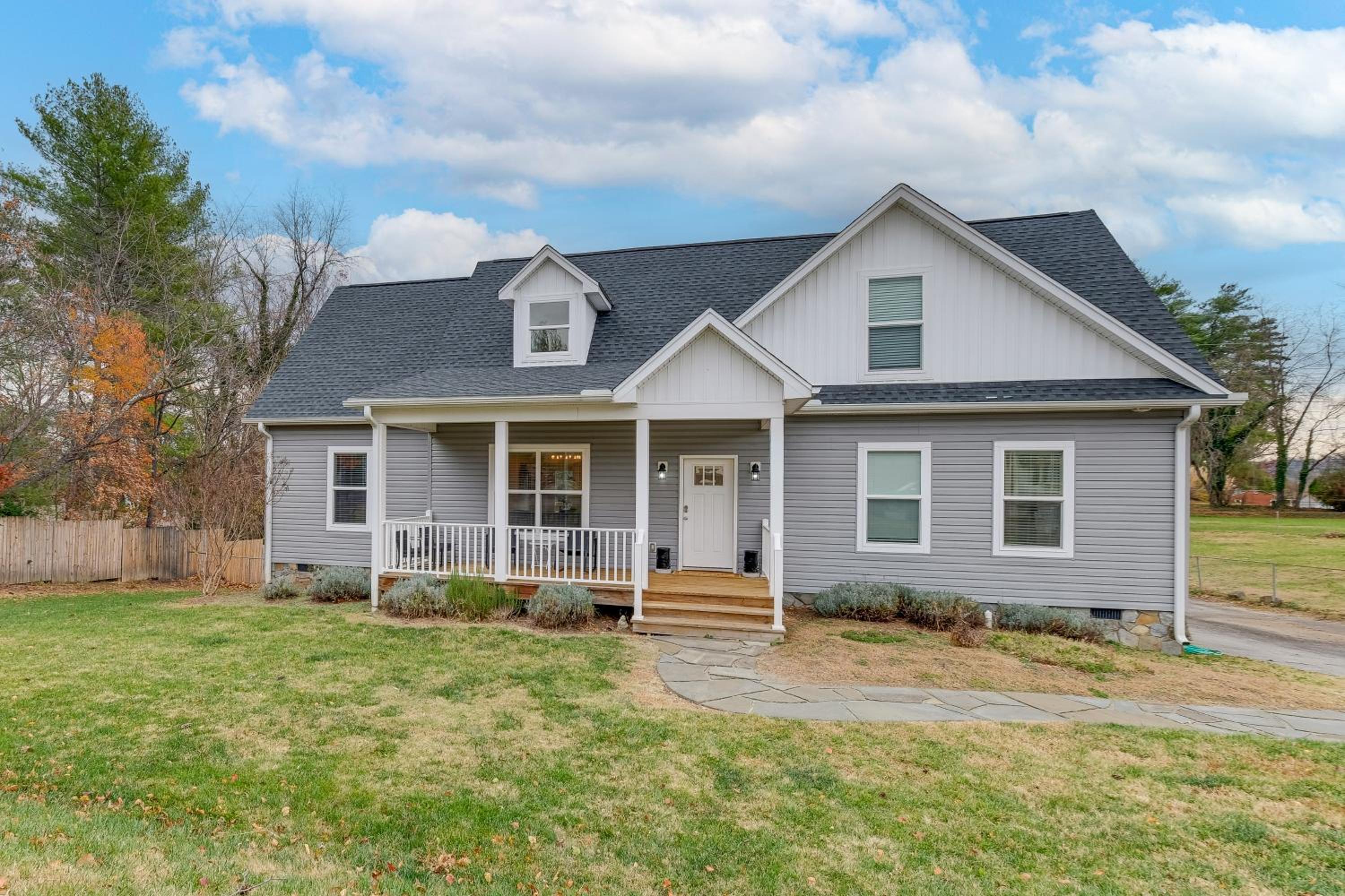 Hot Tub and Yard Temptation Stays Home in Roanoke