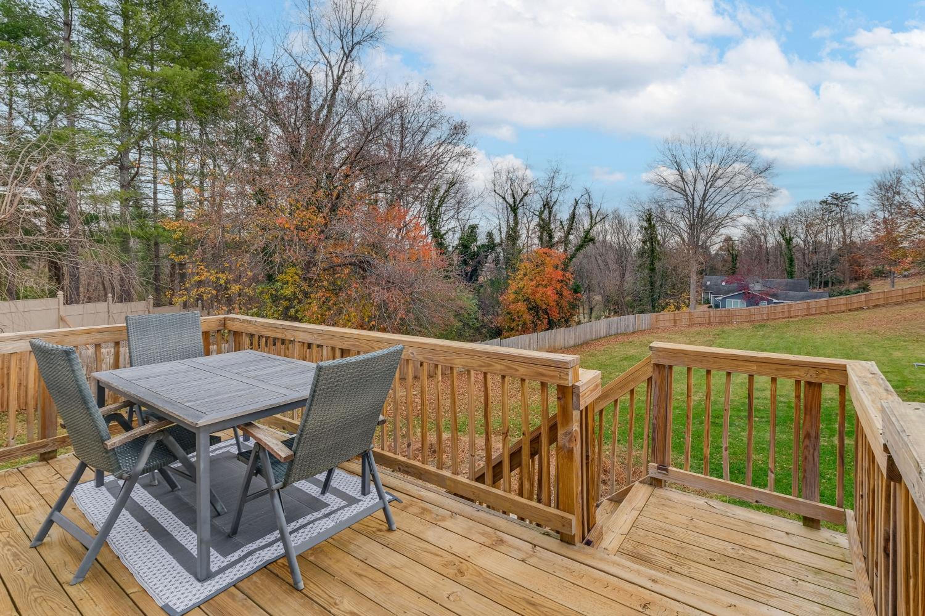 Hot Tub and Yard Temptation Stays Home in Roanoke
