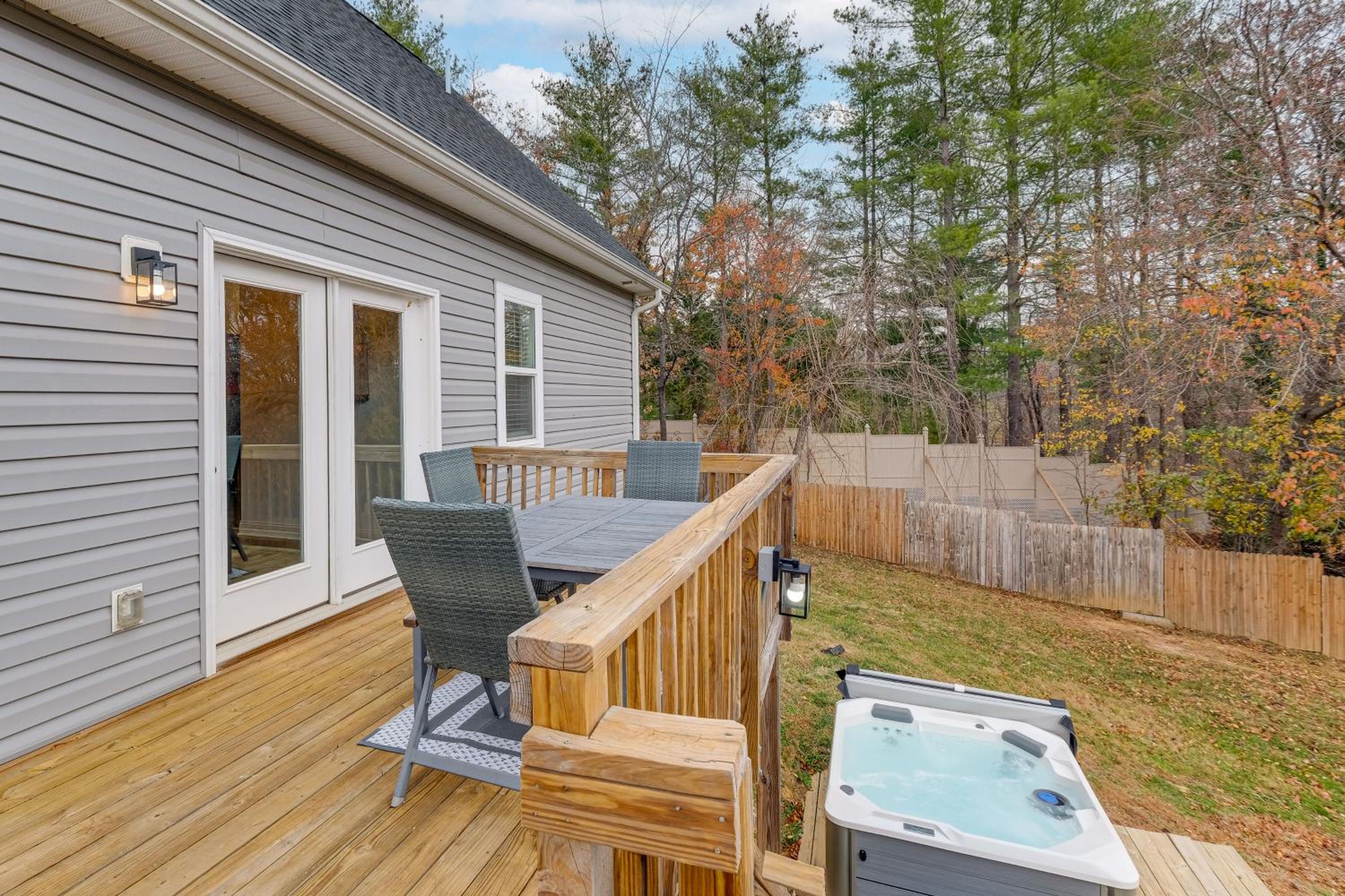Hot Tub and Yard Temptation Stays Home in Roanoke
