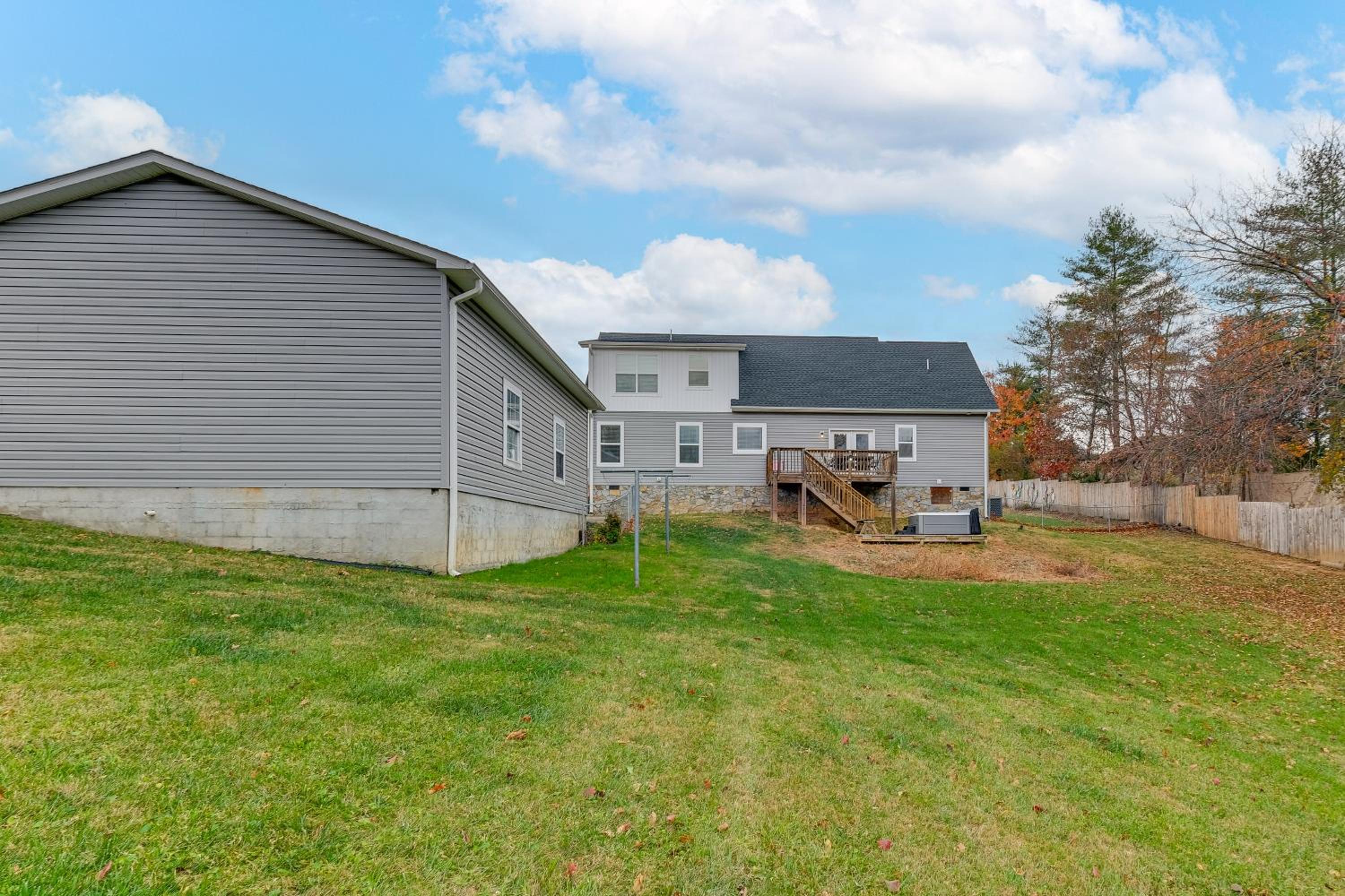 Hot Tub and Yard Temptation Stays Home in Roanoke