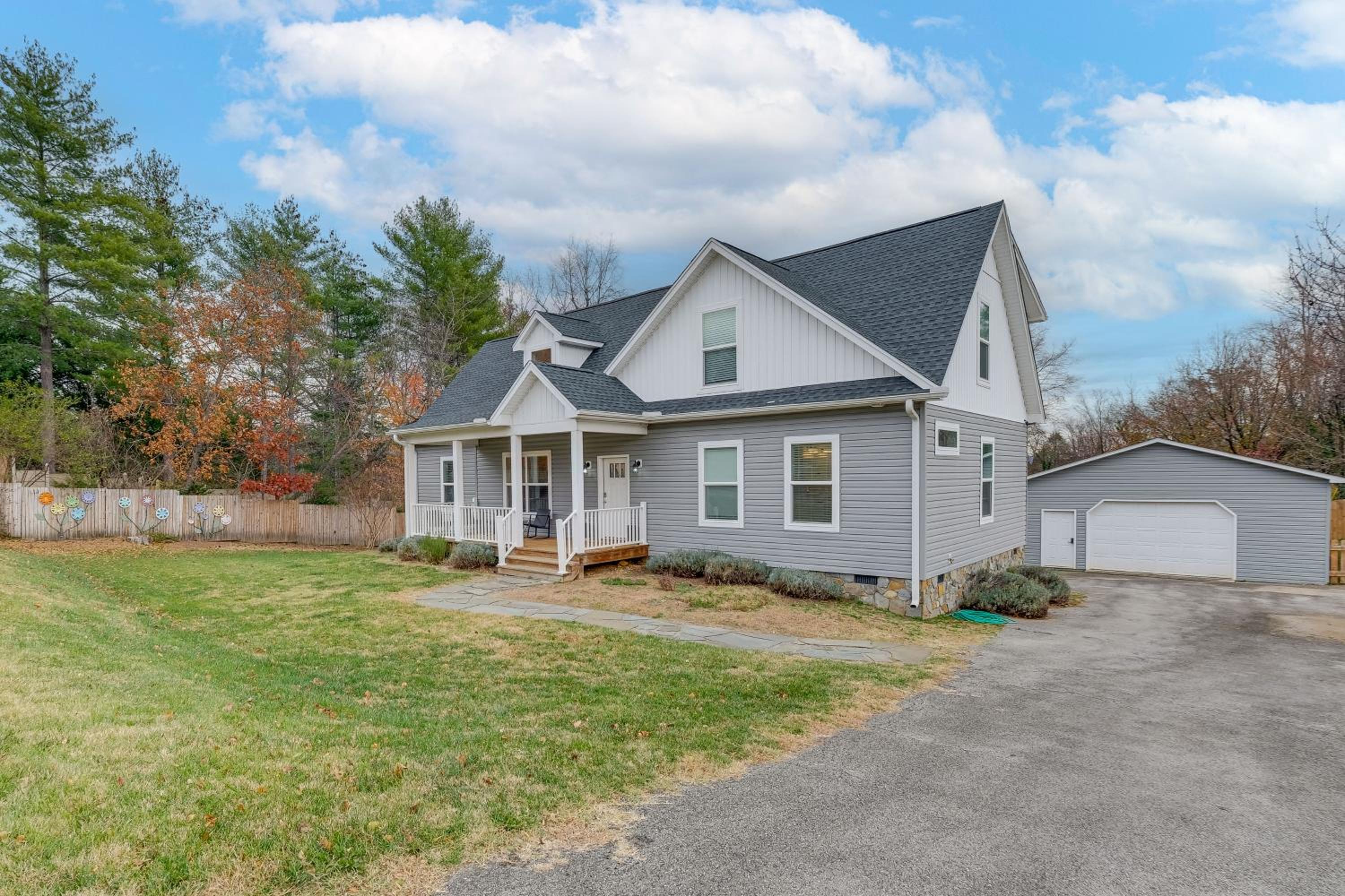 Hot Tub and Yard Temptation Stays Home in Roanoke