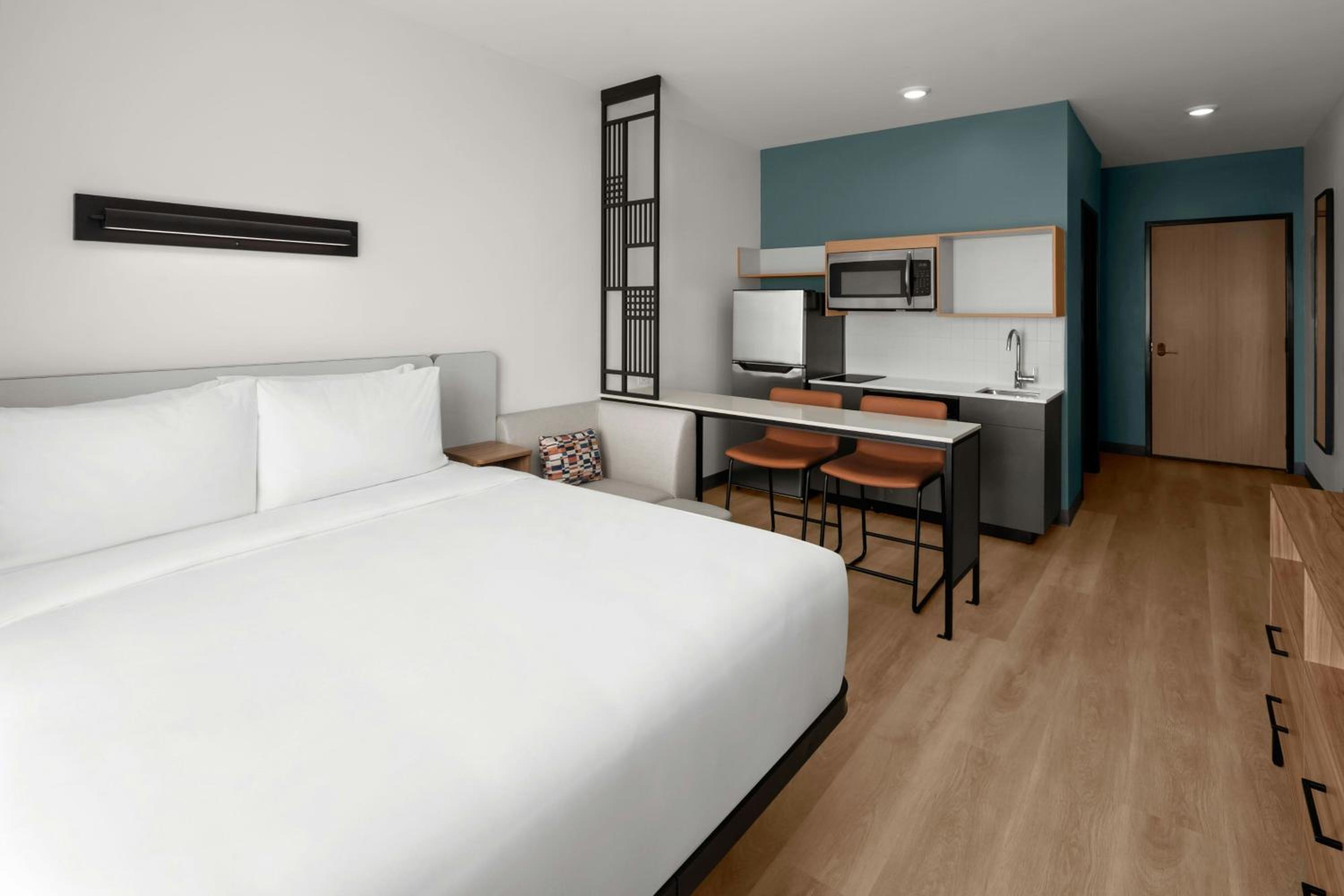 StudioRes by Marriott Greensboro Airport