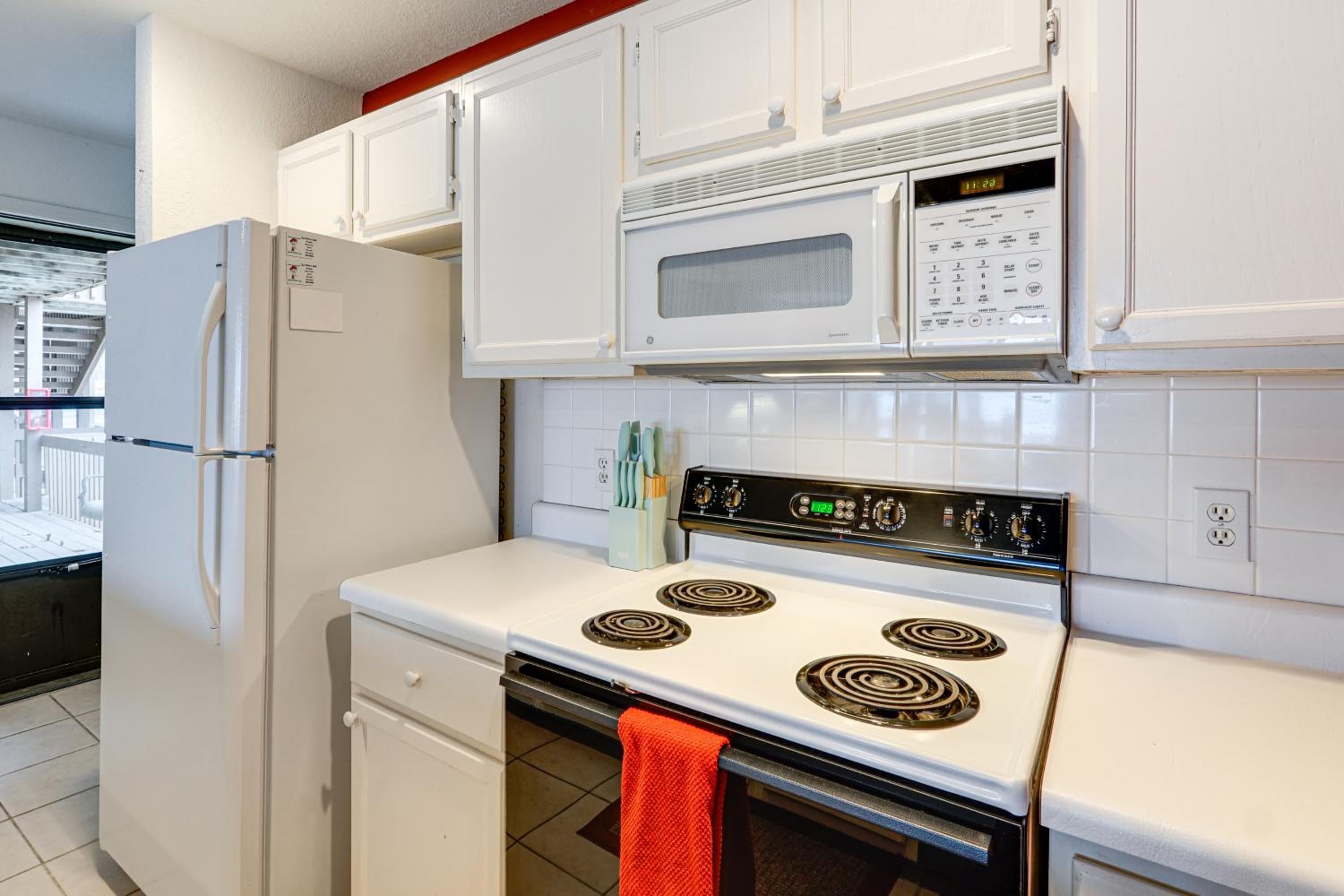 Main Channel View! Condo with Dock and Pool Access
