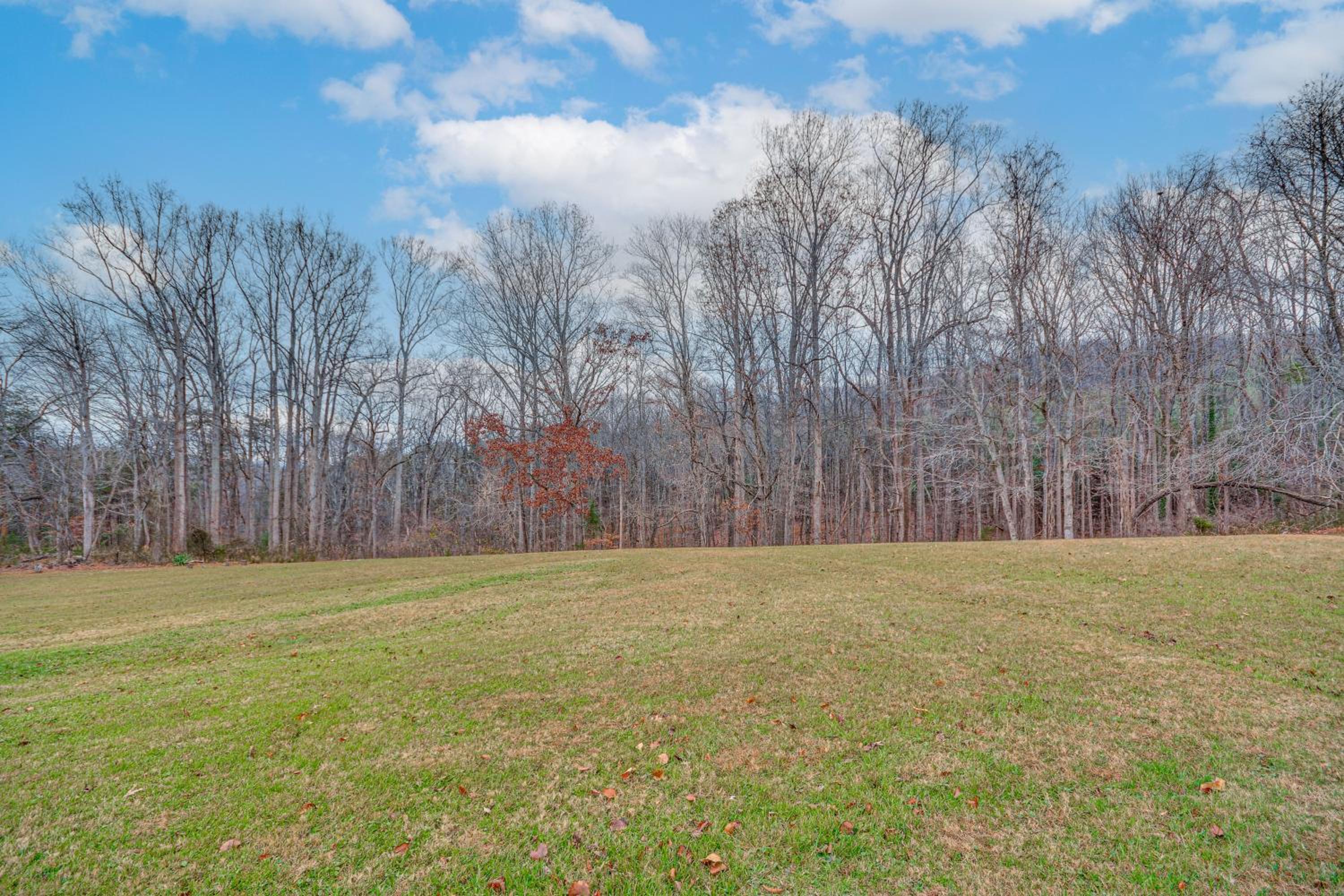 Near Trails and Wine Quiet Blue Ridge Highlands