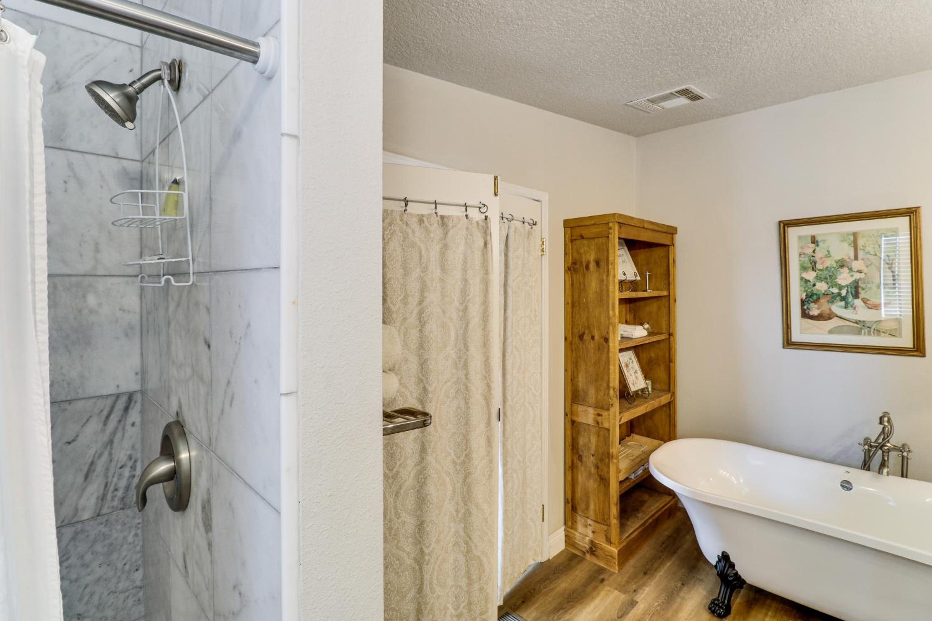Scenic Sandia Mtn Views! Cozy Rio Rancho Retreat