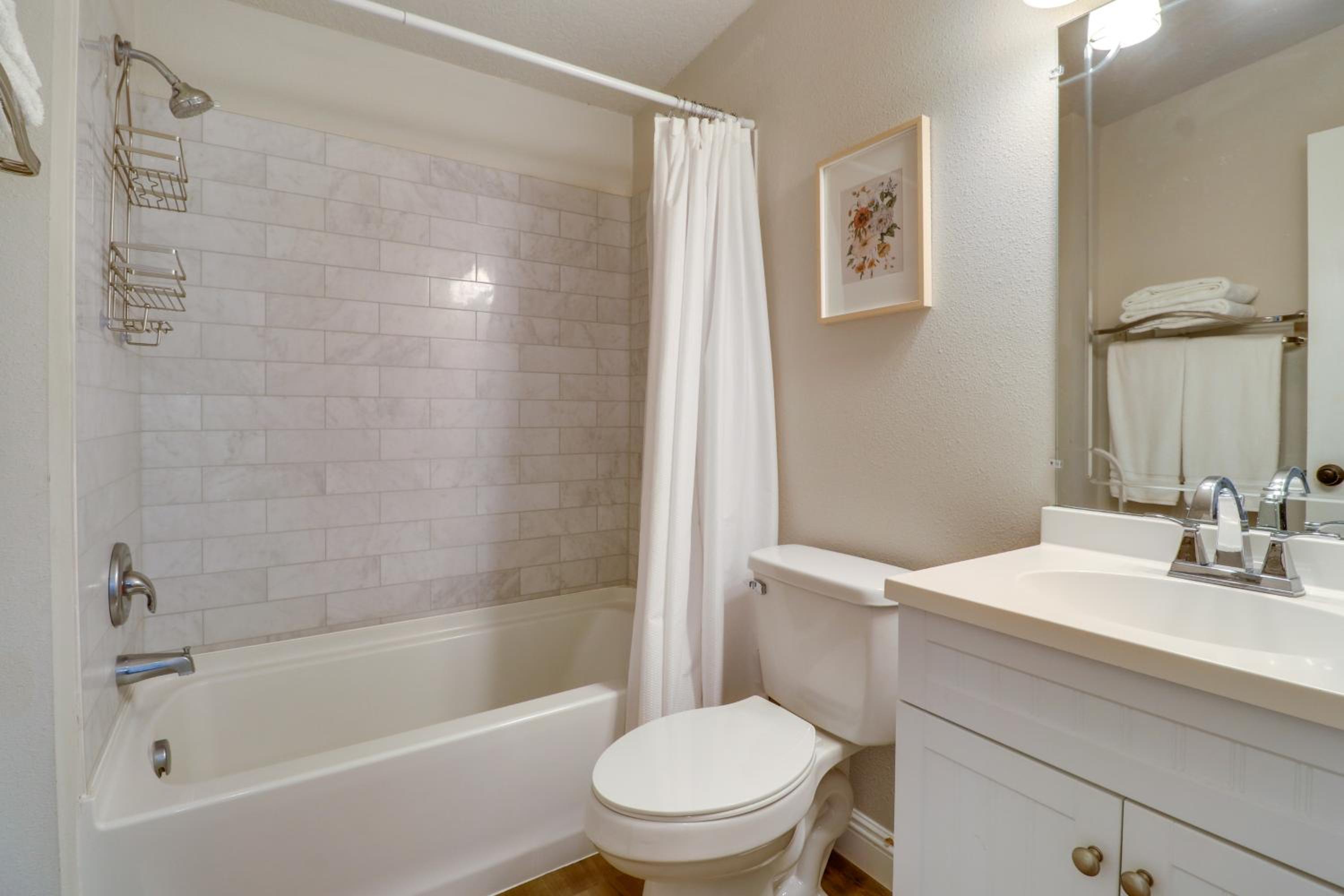 Scenic Sandia Mtn Views! Cozy Rio Rancho Retreat