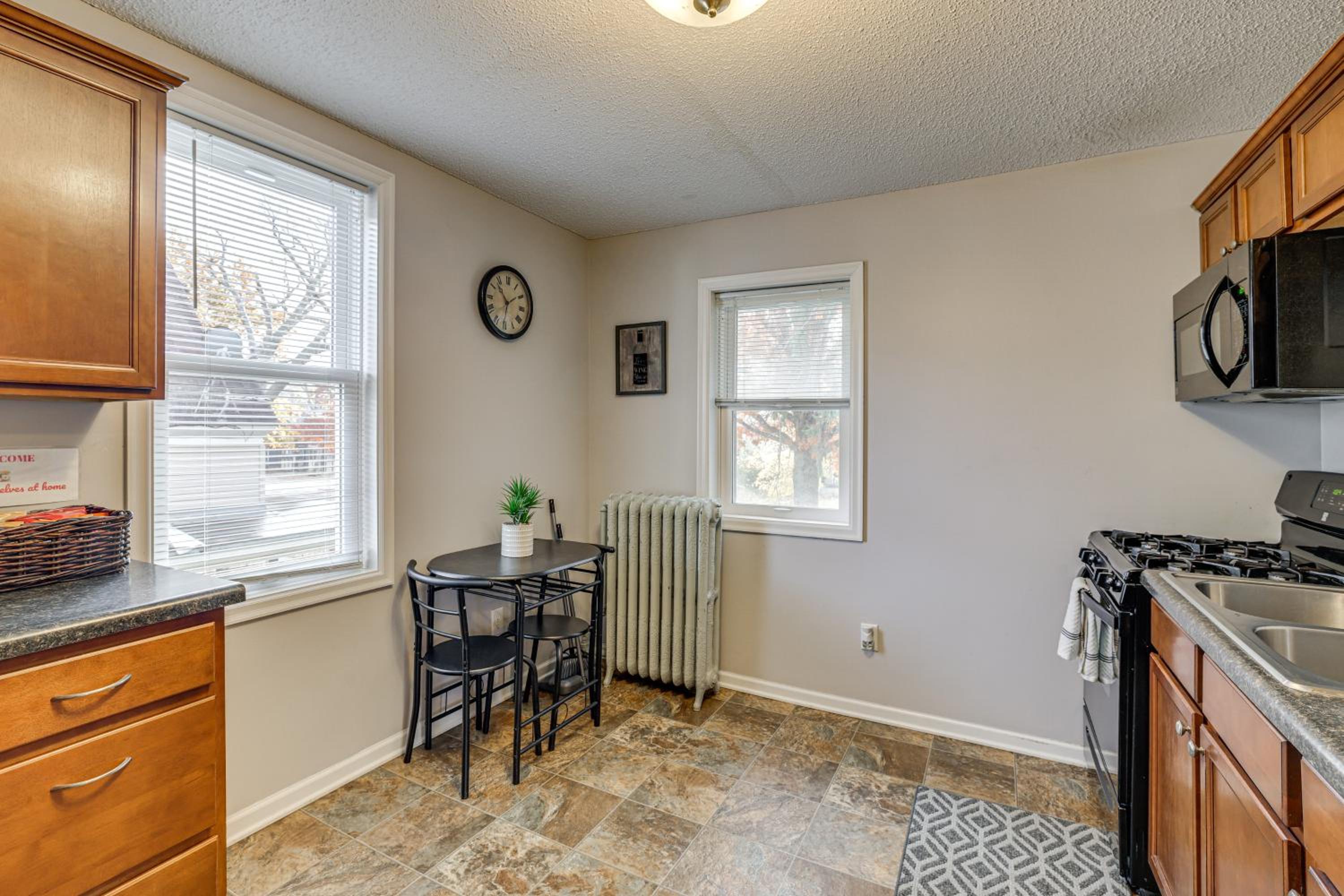 Central Duplex Townhome close to Twin Cities