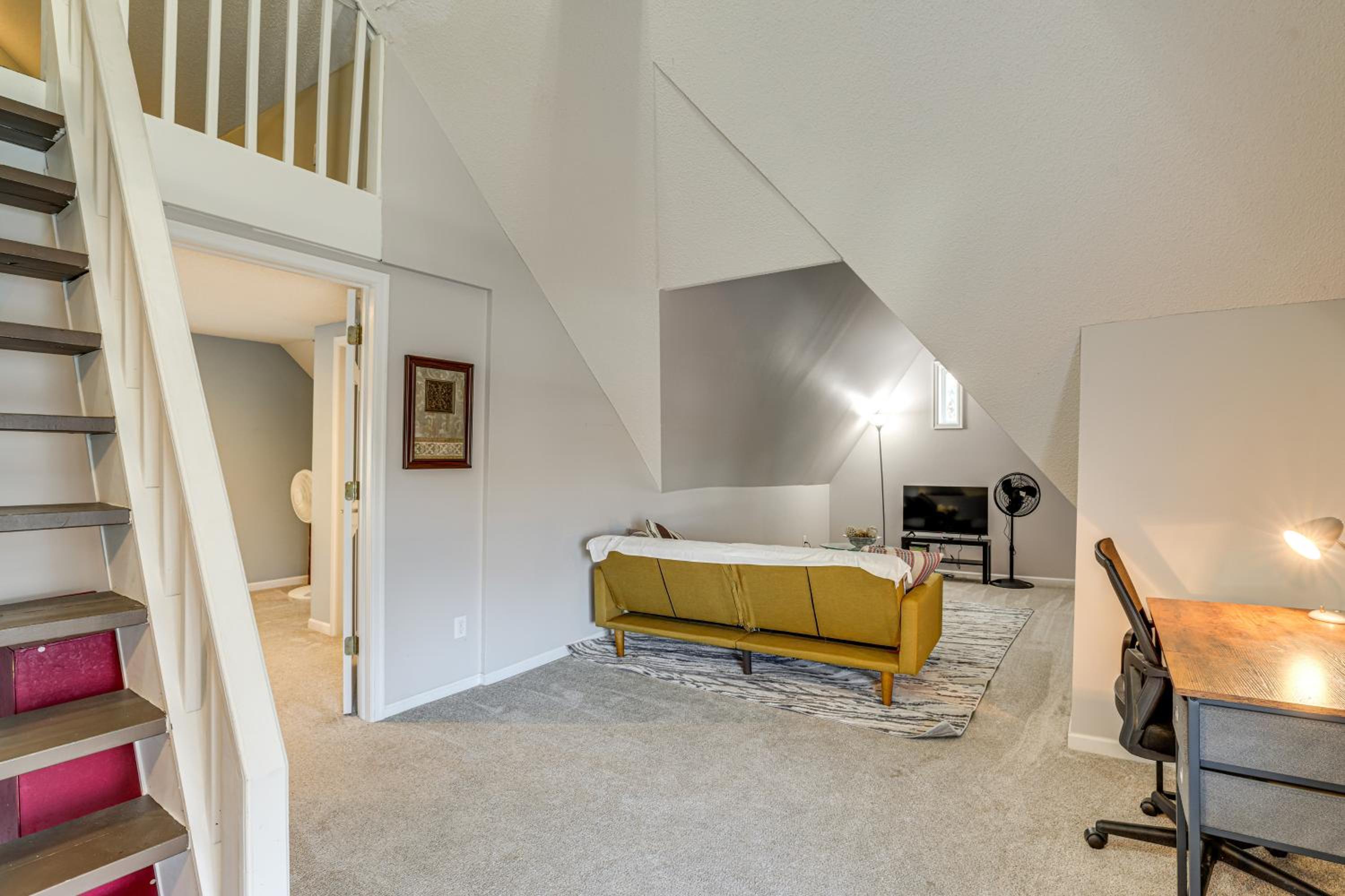 Central Duplex Townhome close to Twin Cities