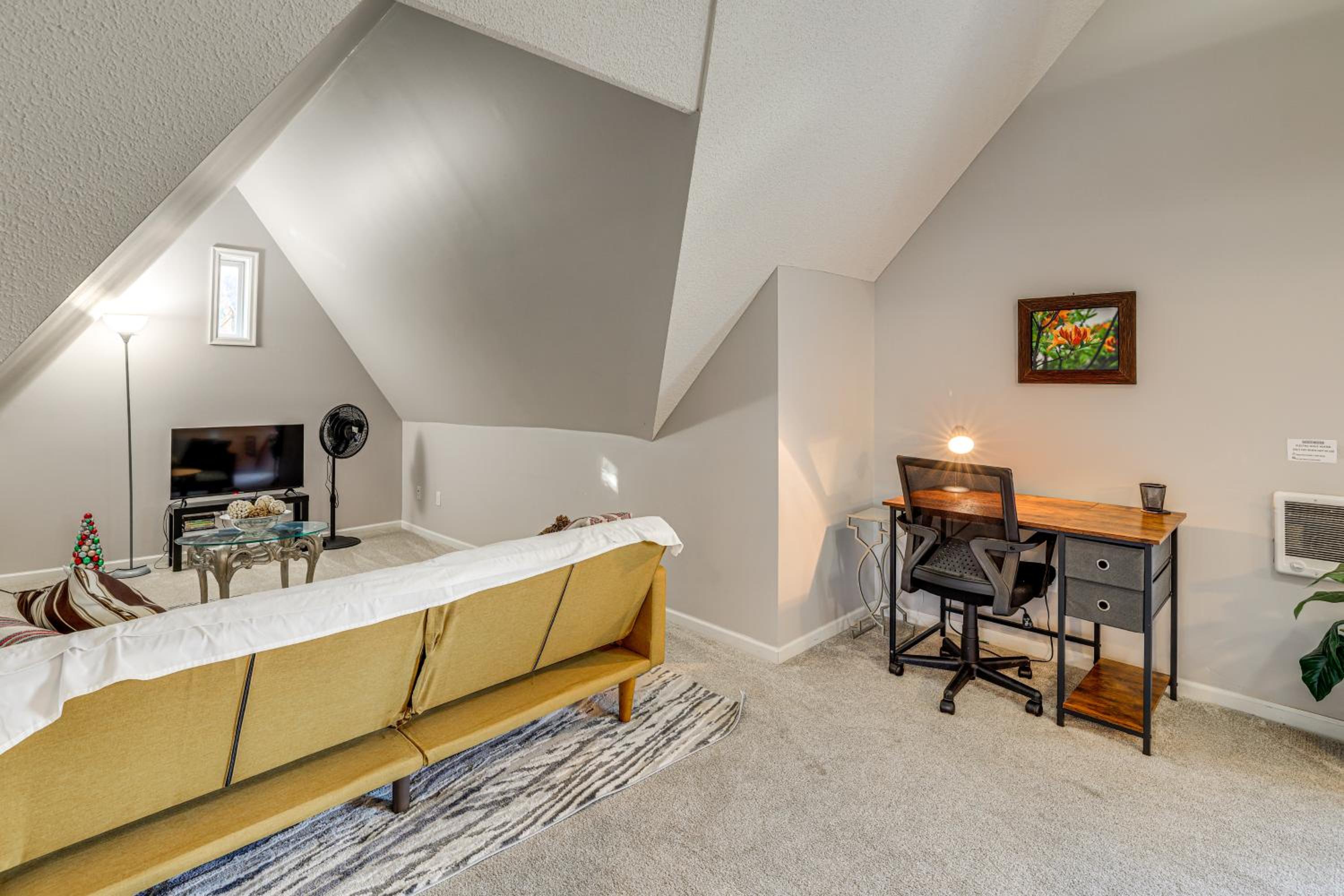 Central Duplex Townhome close to Twin Cities