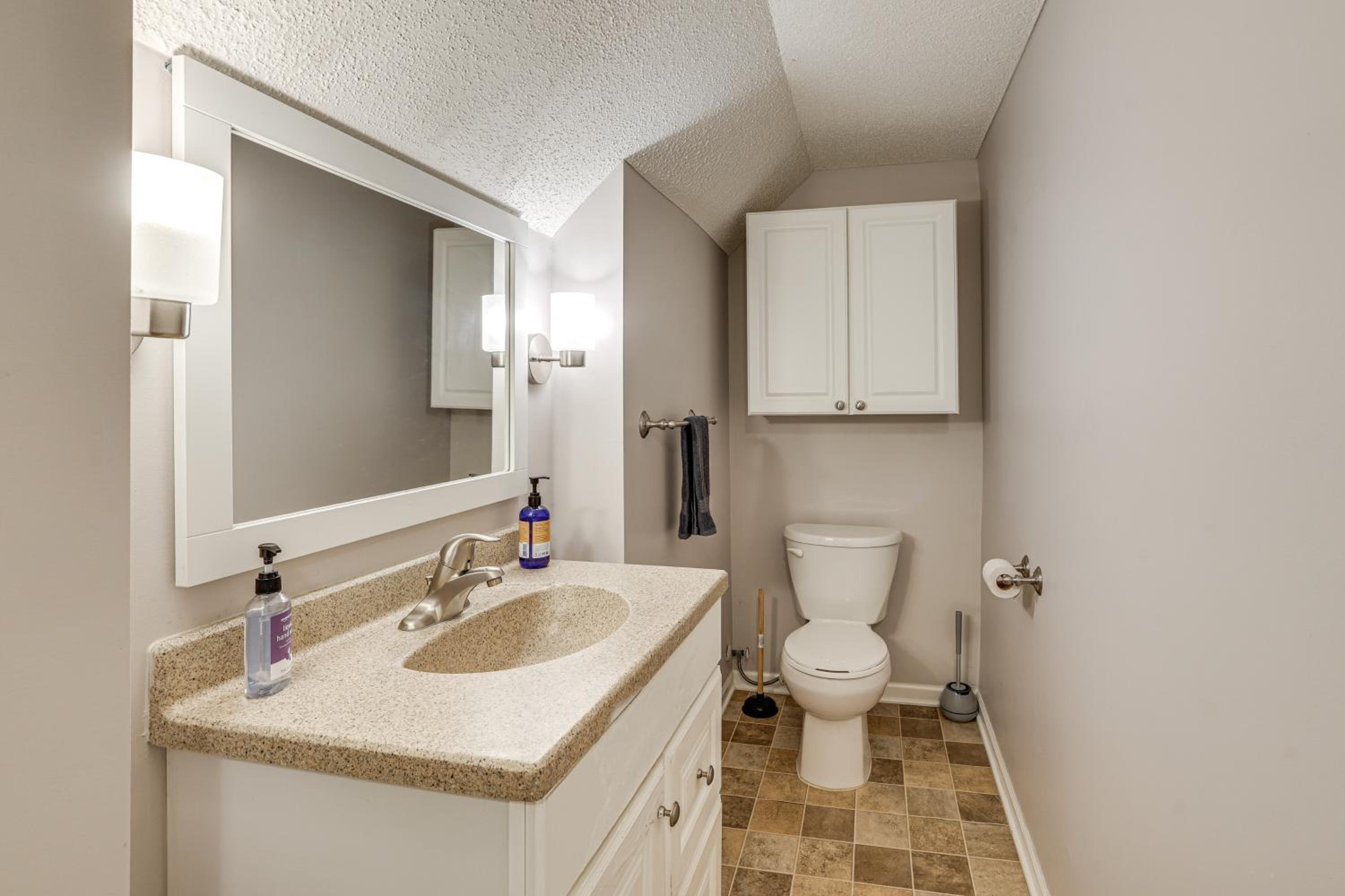 Central Duplex Townhome close to Twin Cities