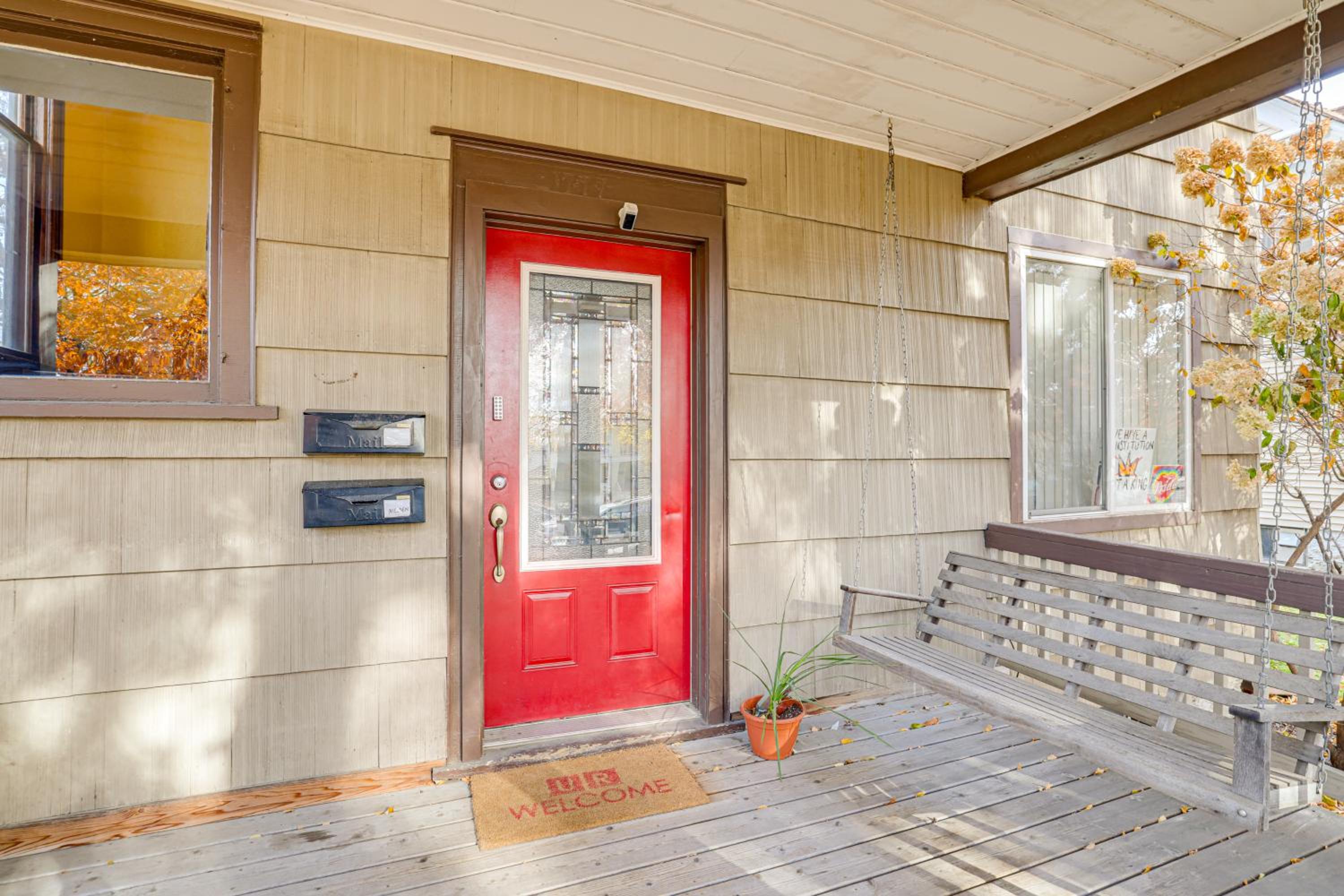 Central Duplex Townhome close to Twin Cities