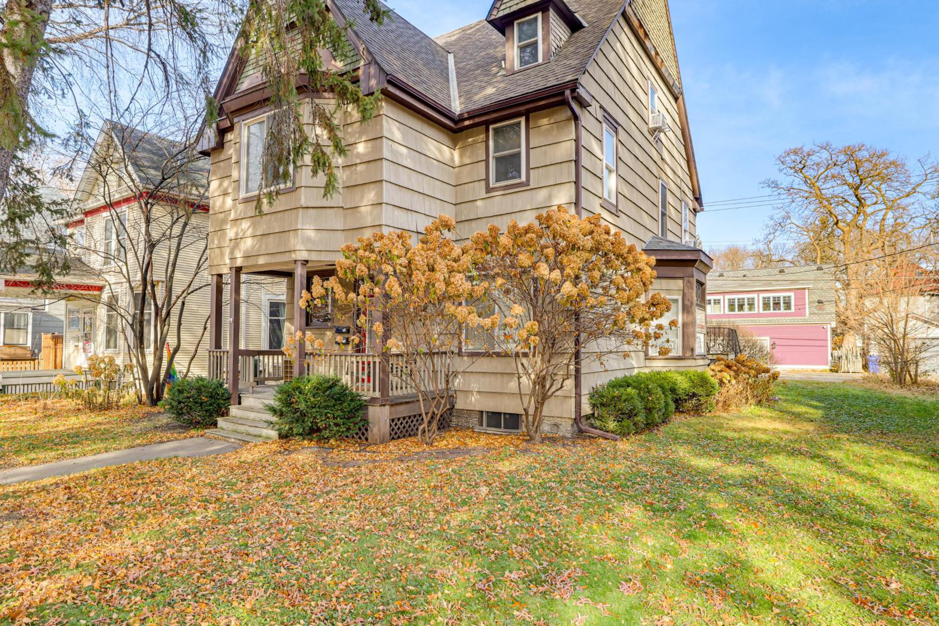 Central Duplex Townhome close to Twin Cities