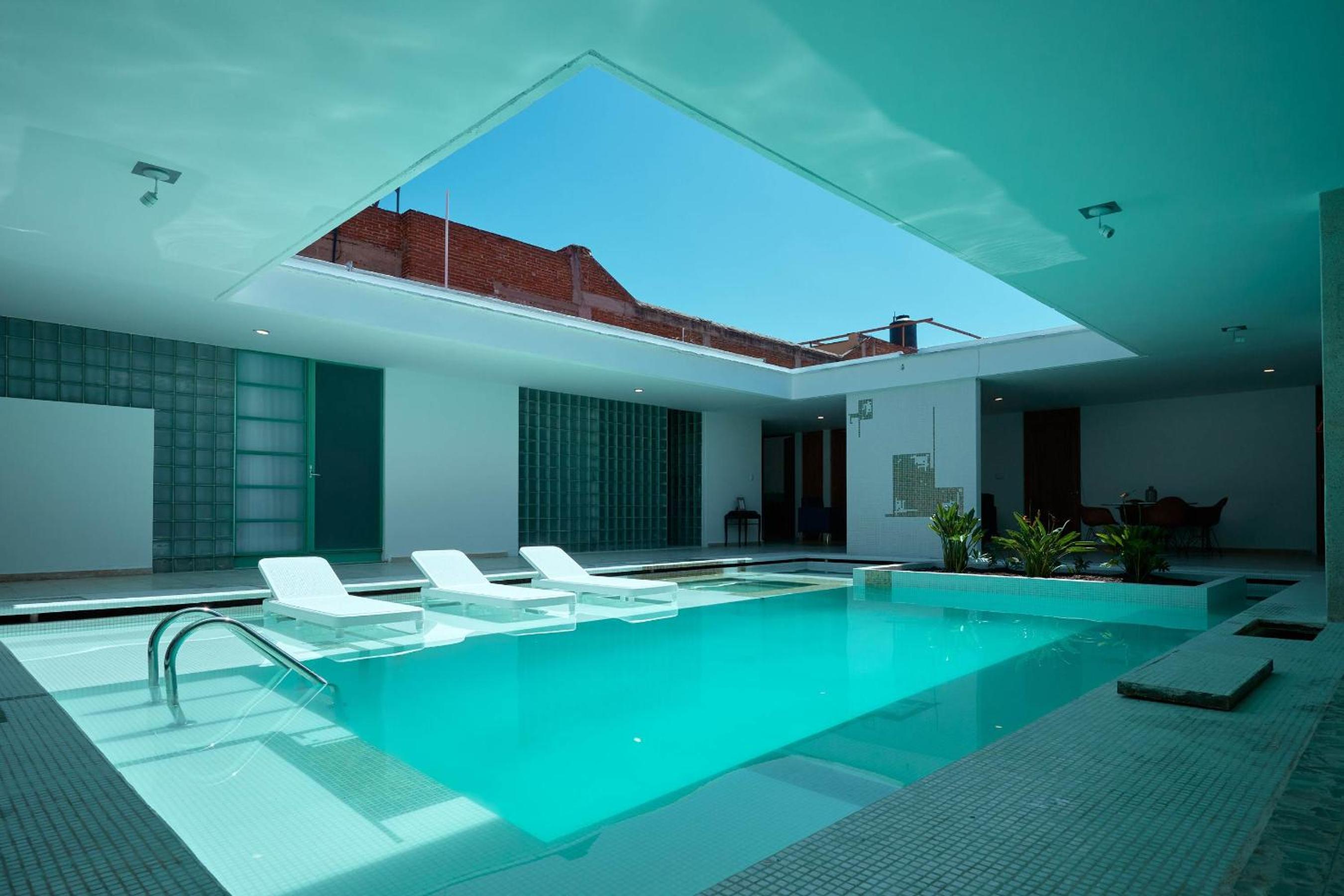 Casa Orbit AC Pool Jacuzzi Central Location