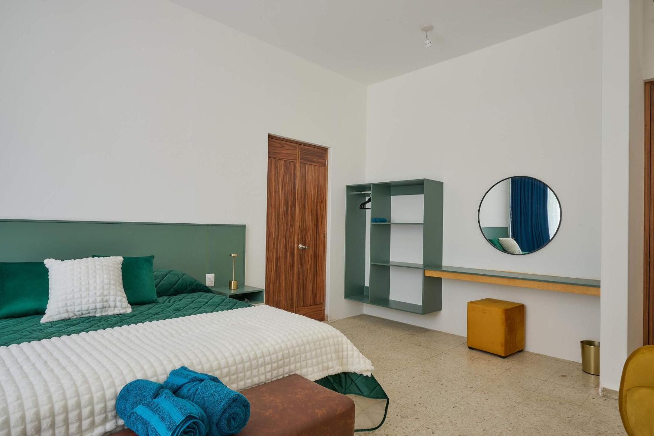 Casa Orbit AC Pool Jacuzzi Central Location