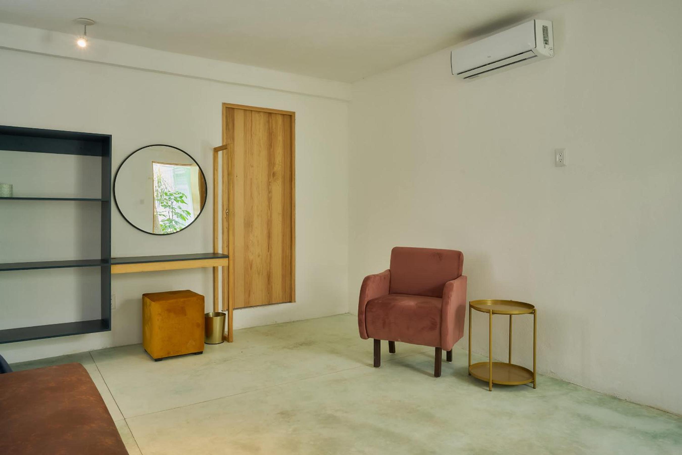 Casa Orbit AC Pool Jacuzzi Central Location