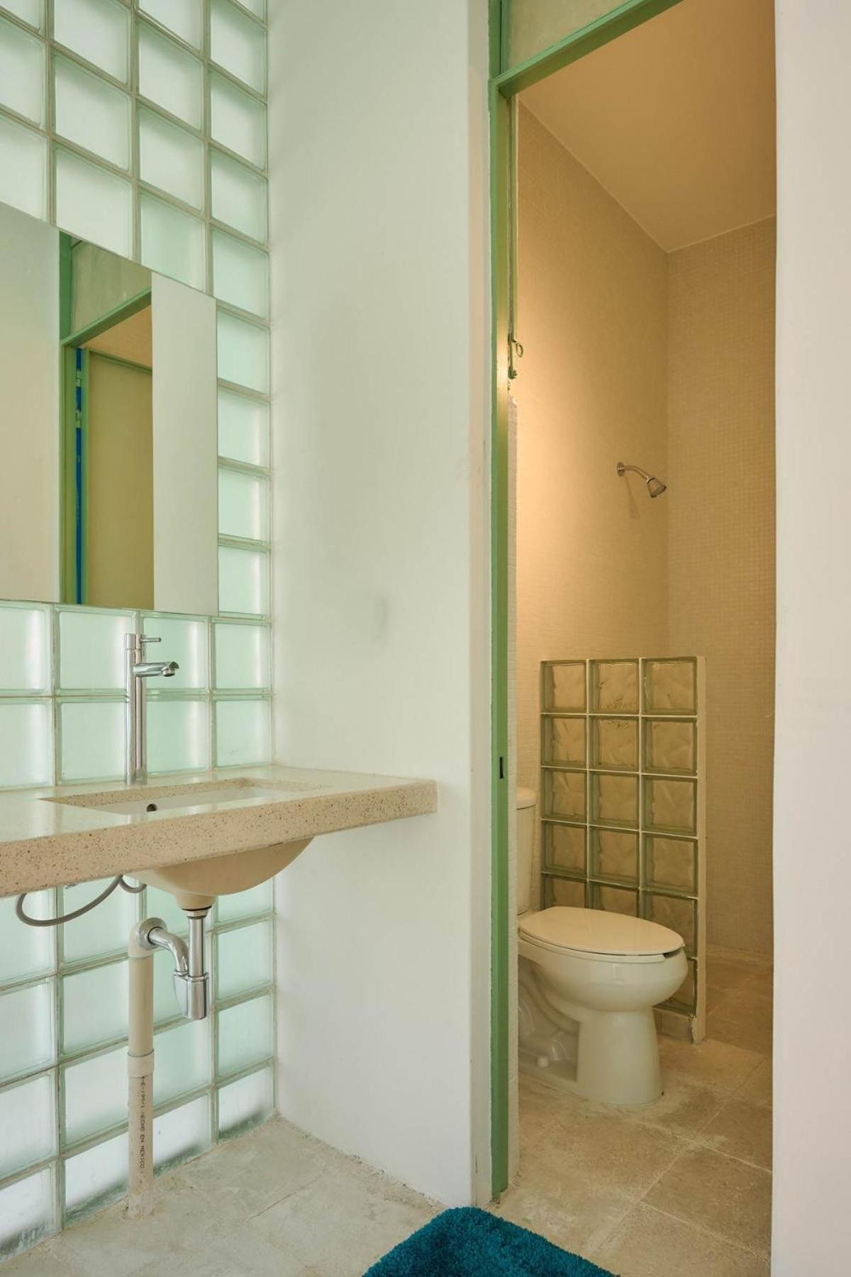 Casa Orbit AC Pool Jacuzzi Central Location