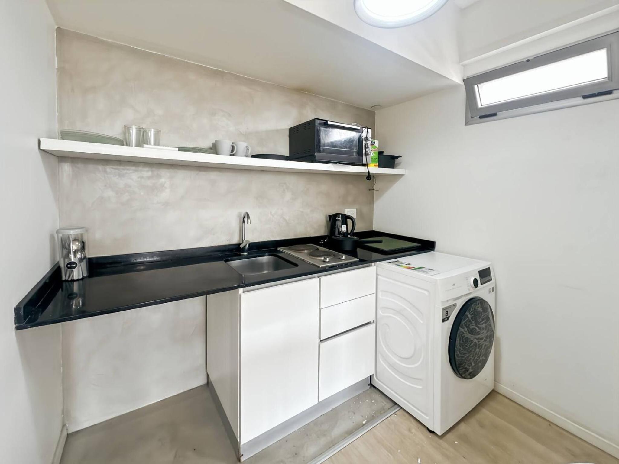 Comfortable Studio with Balcony and Excellent Location