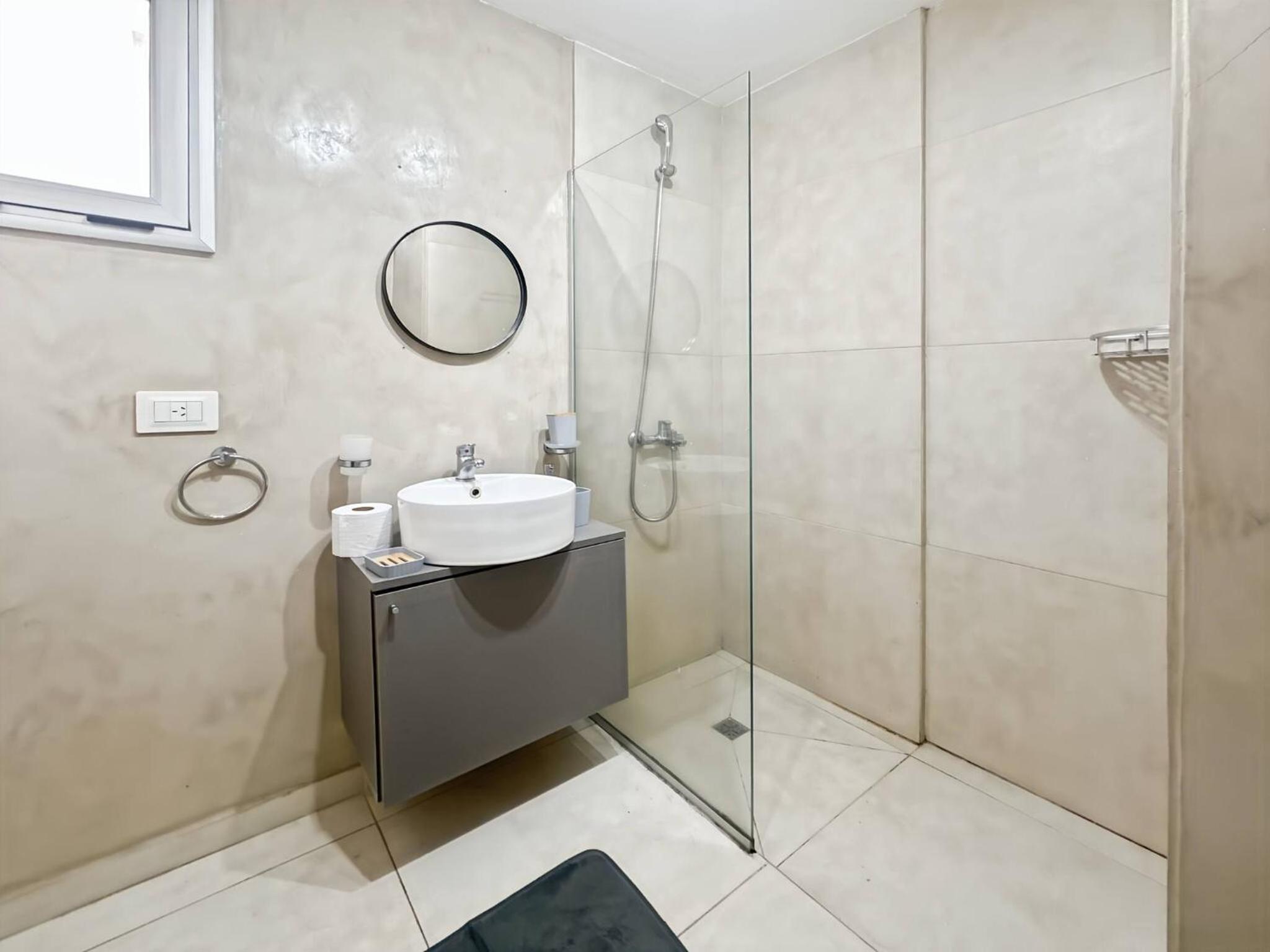 Comfortable Studio with Balcony and Excellent Location