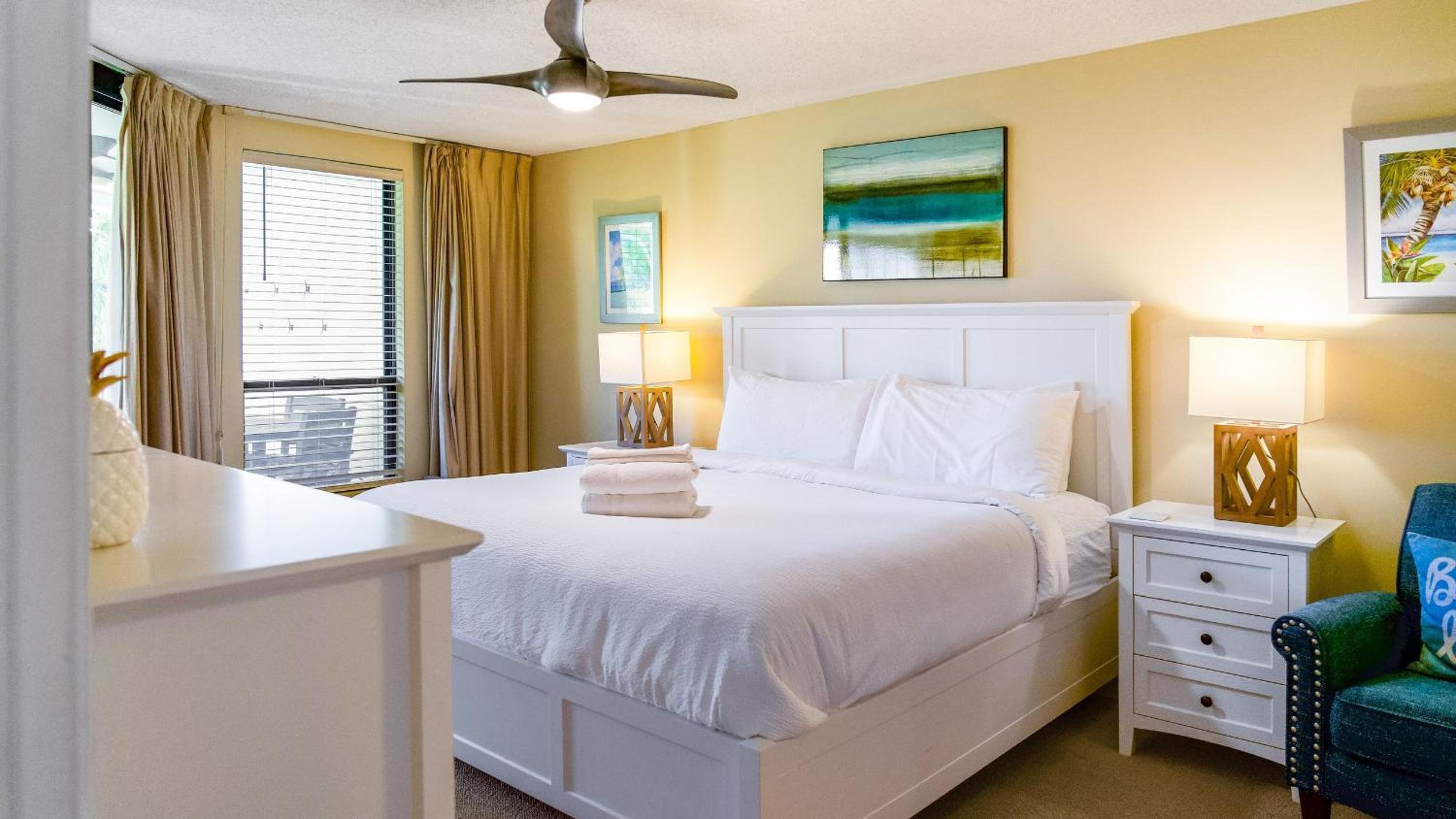 Newly Renovated Beachfront Condo Pool Balcony 108 Summerhouse by AvantStay