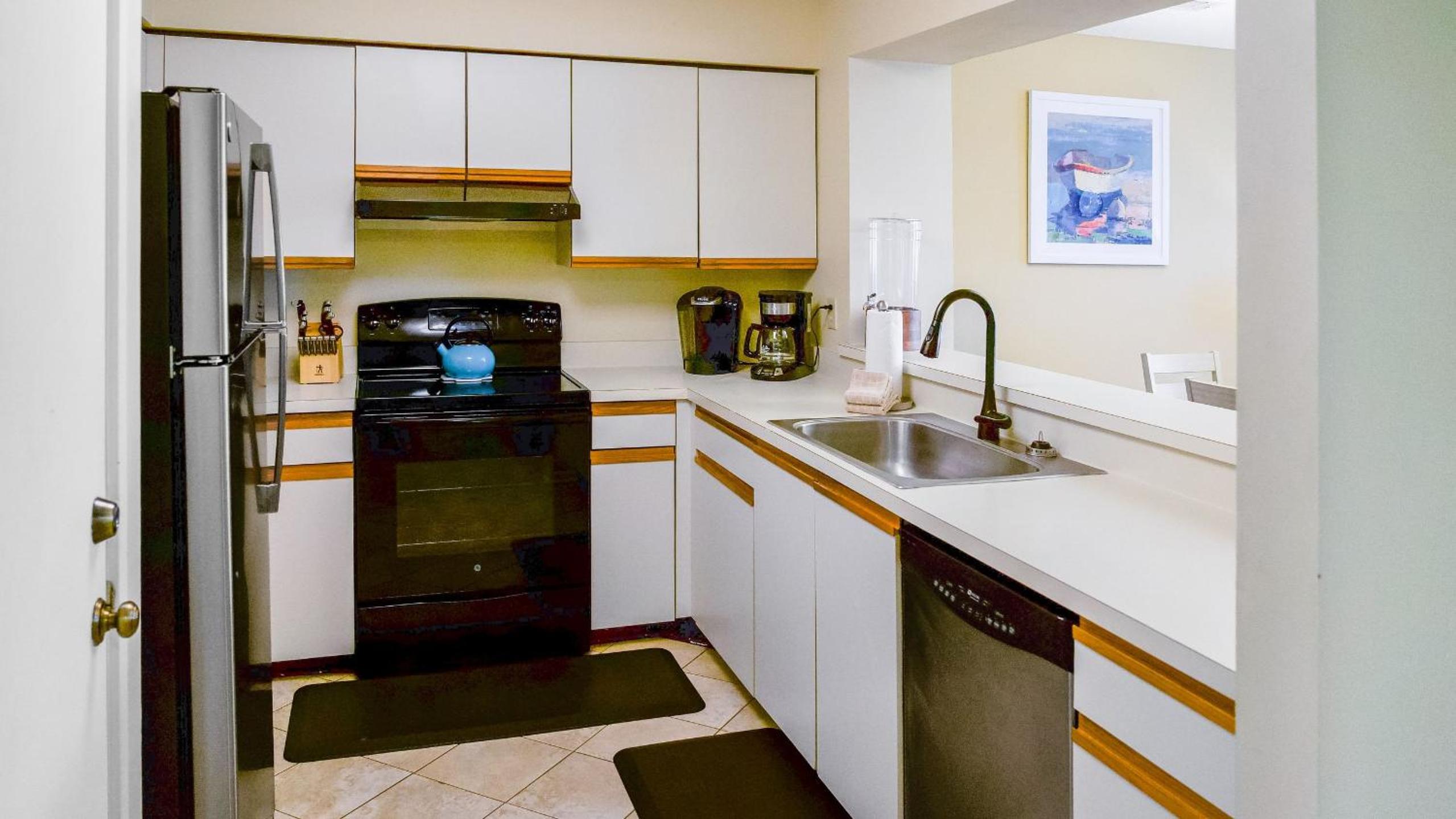 Newly Renovated Beachfront Condo Pool Balcony 108 Summerhouse by AvantStay