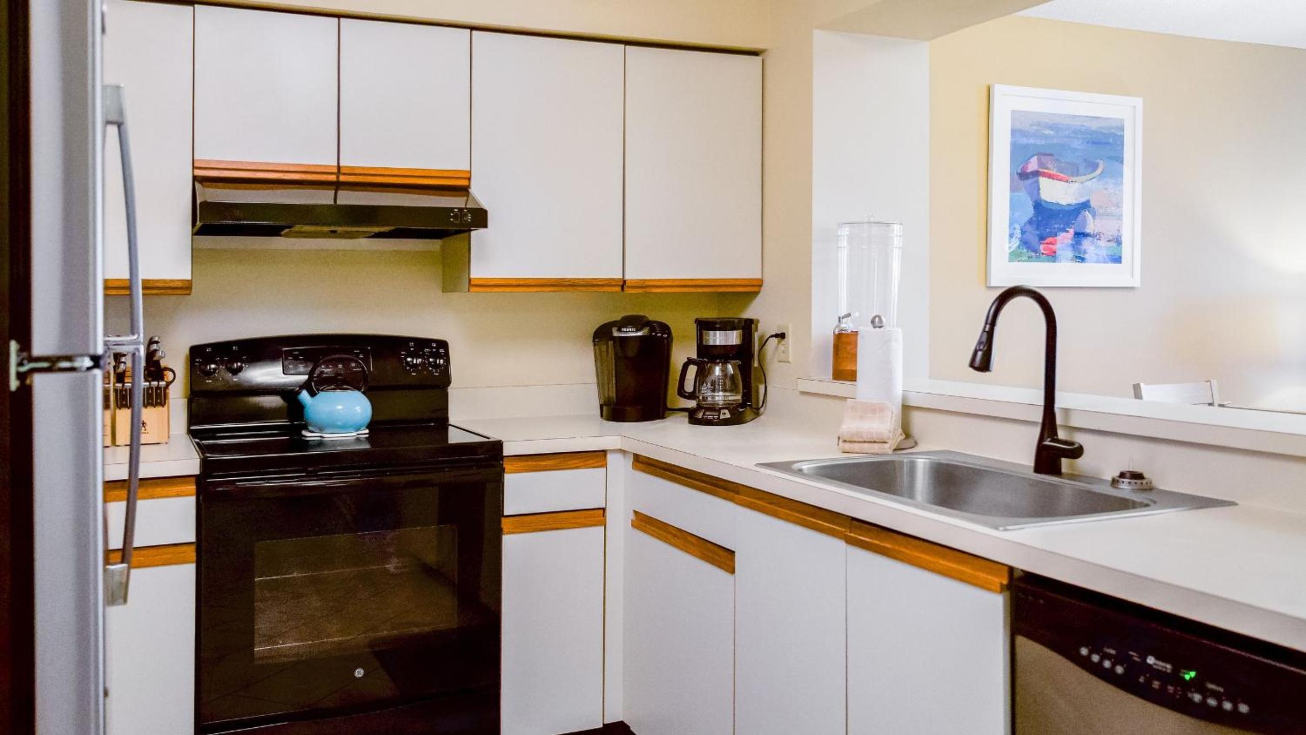 Newly Renovated Beachfront Condo Pool Balcony 108 Summerhouse by AvantStay
