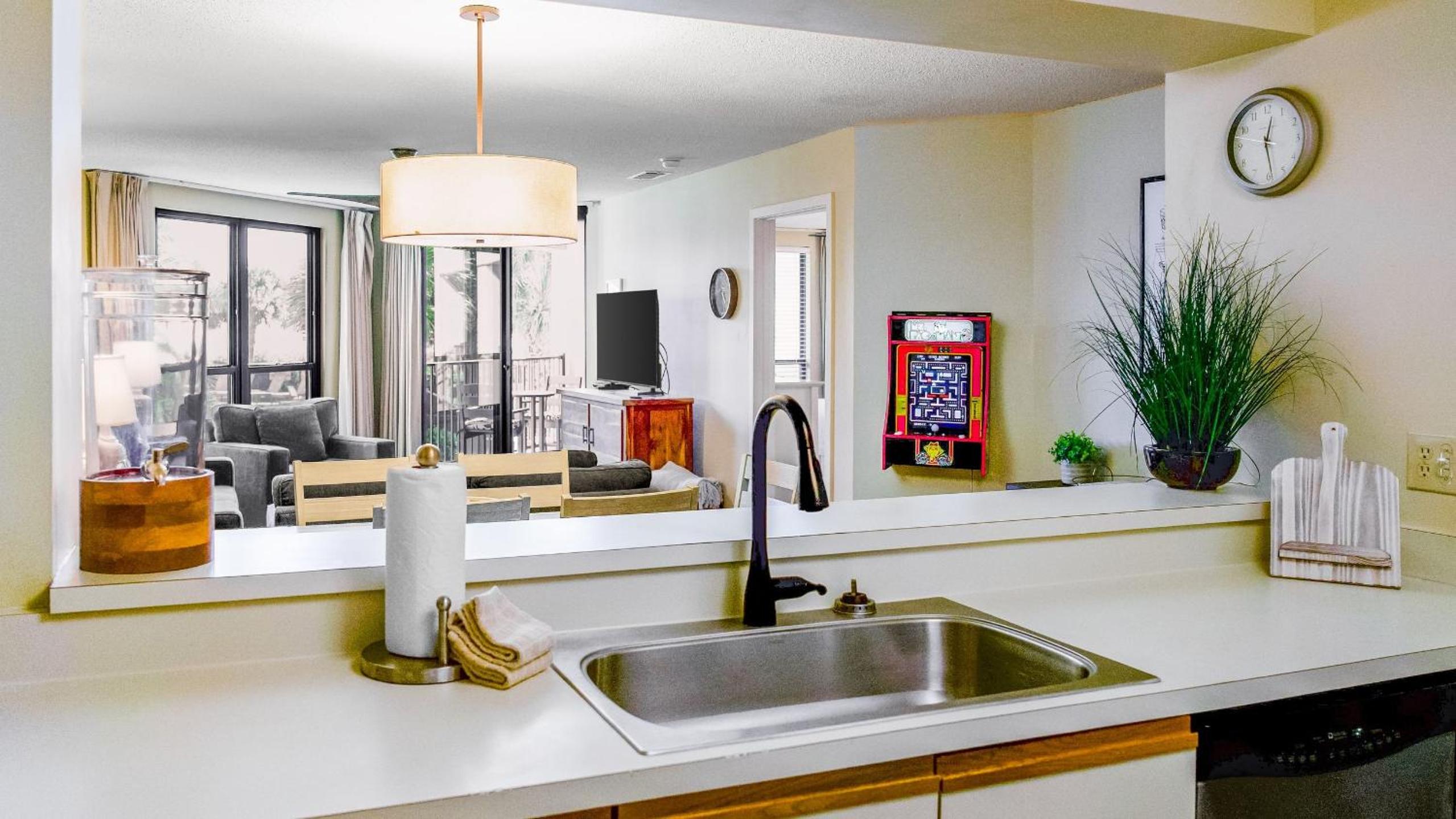 Newly Renovated Beachfront Condo Pool Balcony 108 Summerhouse by AvantStay
