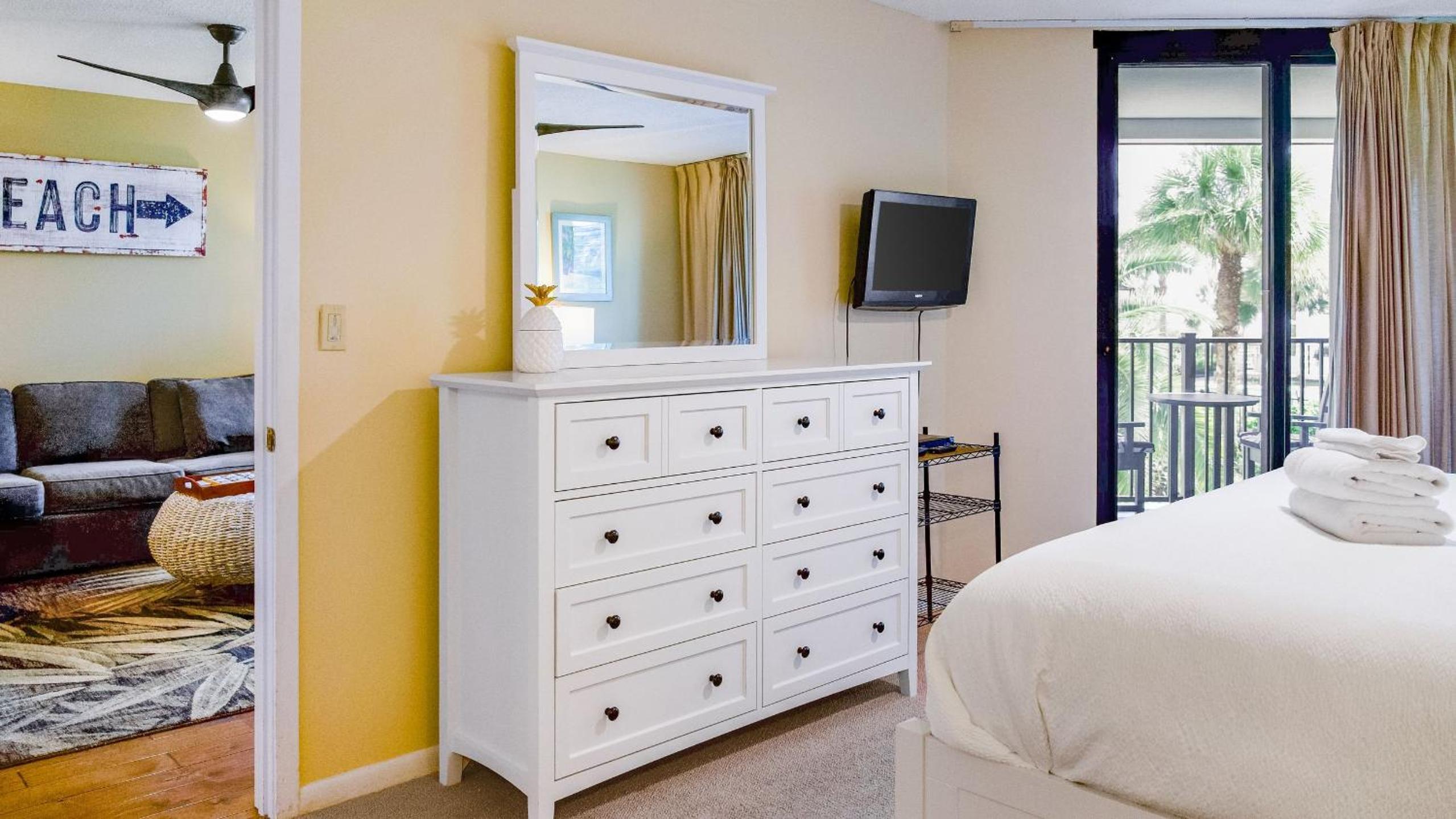 Newly Renovated Beachfront Condo Pool Balcony 108 Summerhouse by AvantStay