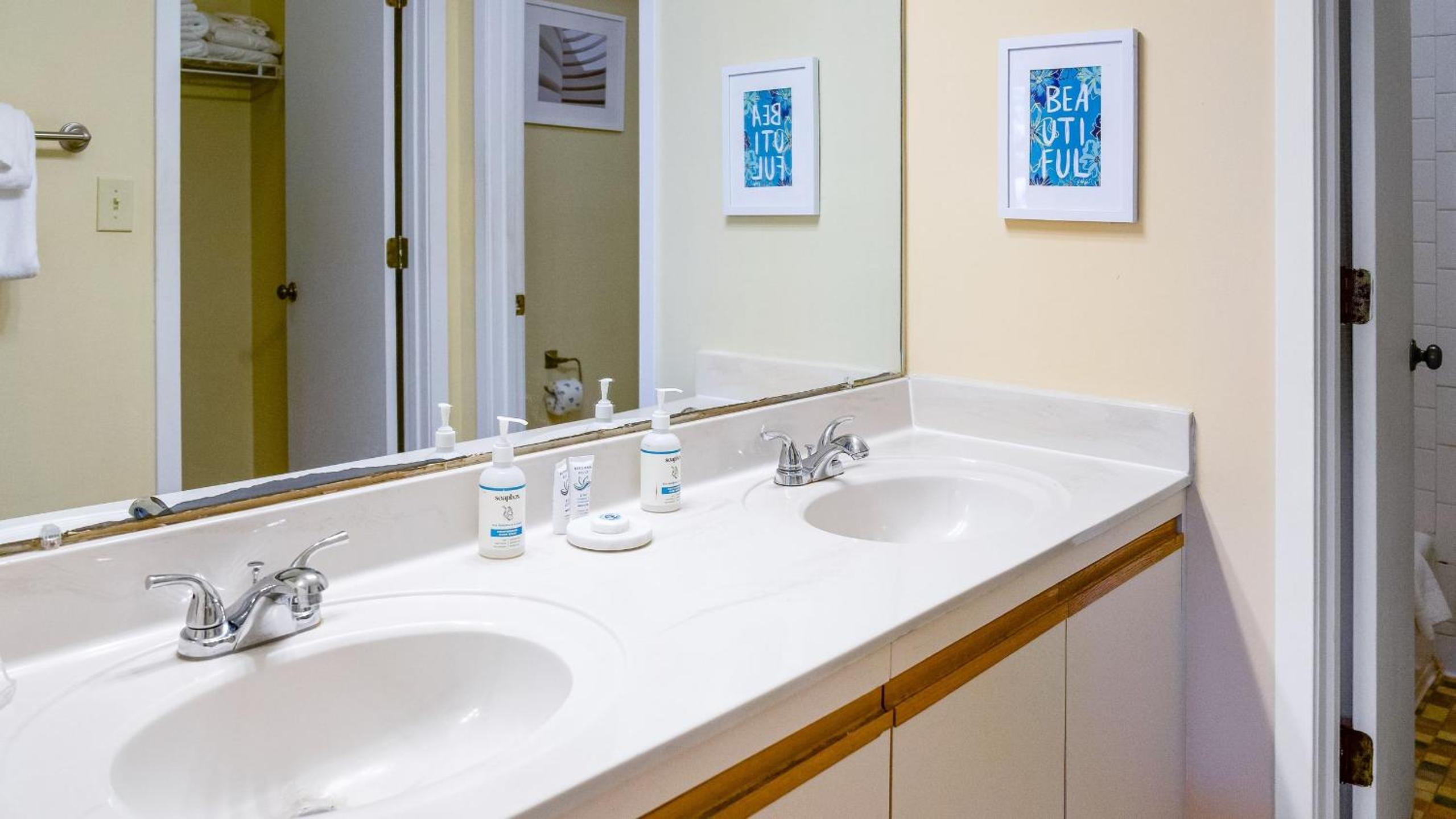 Newly Renovated Beachfront Condo Pool Balcony 108 Summerhouse by AvantStay