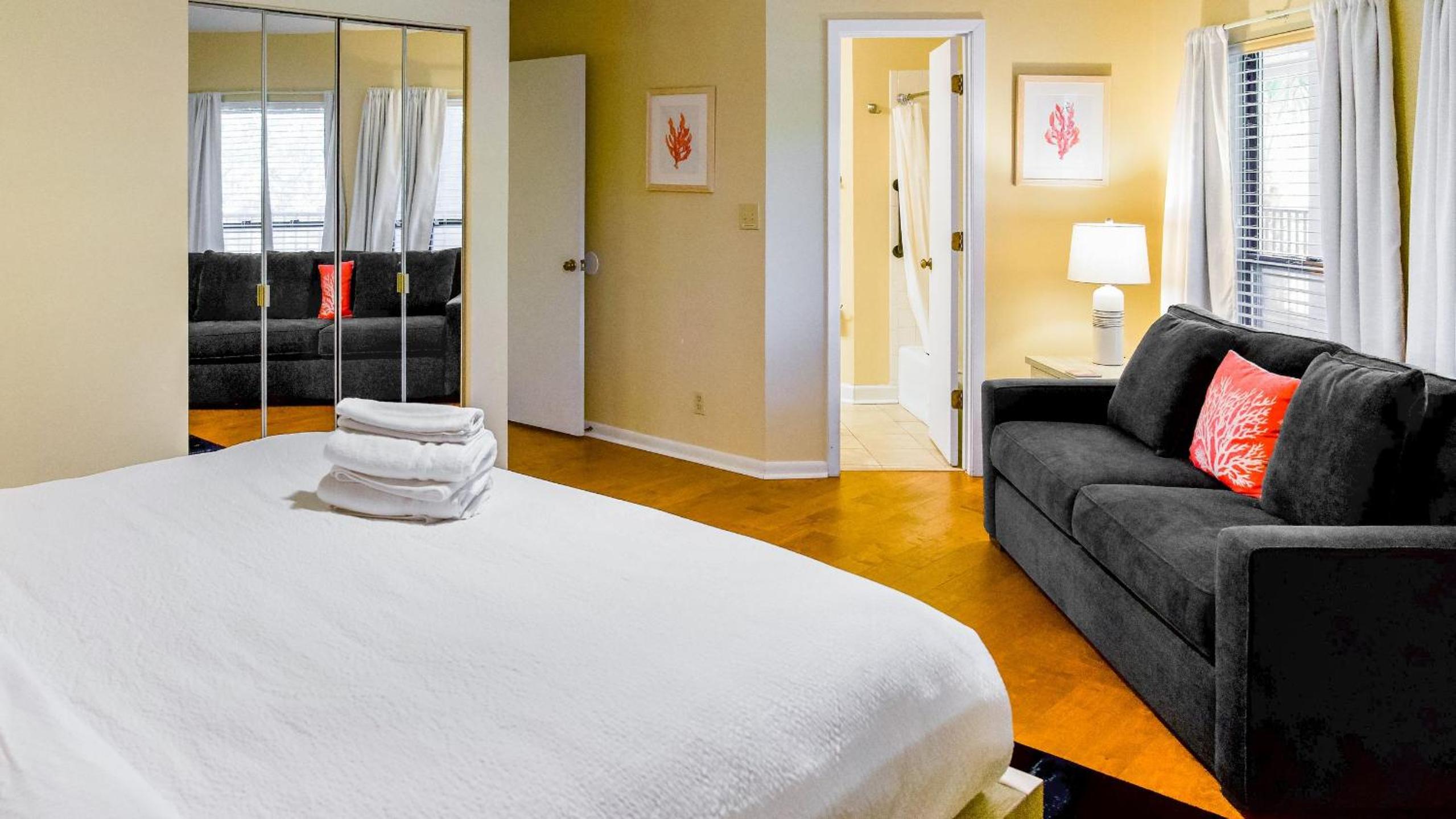 Newly Renovated Beachfront Condo Pool Balcony 108 Summerhouse by AvantStay