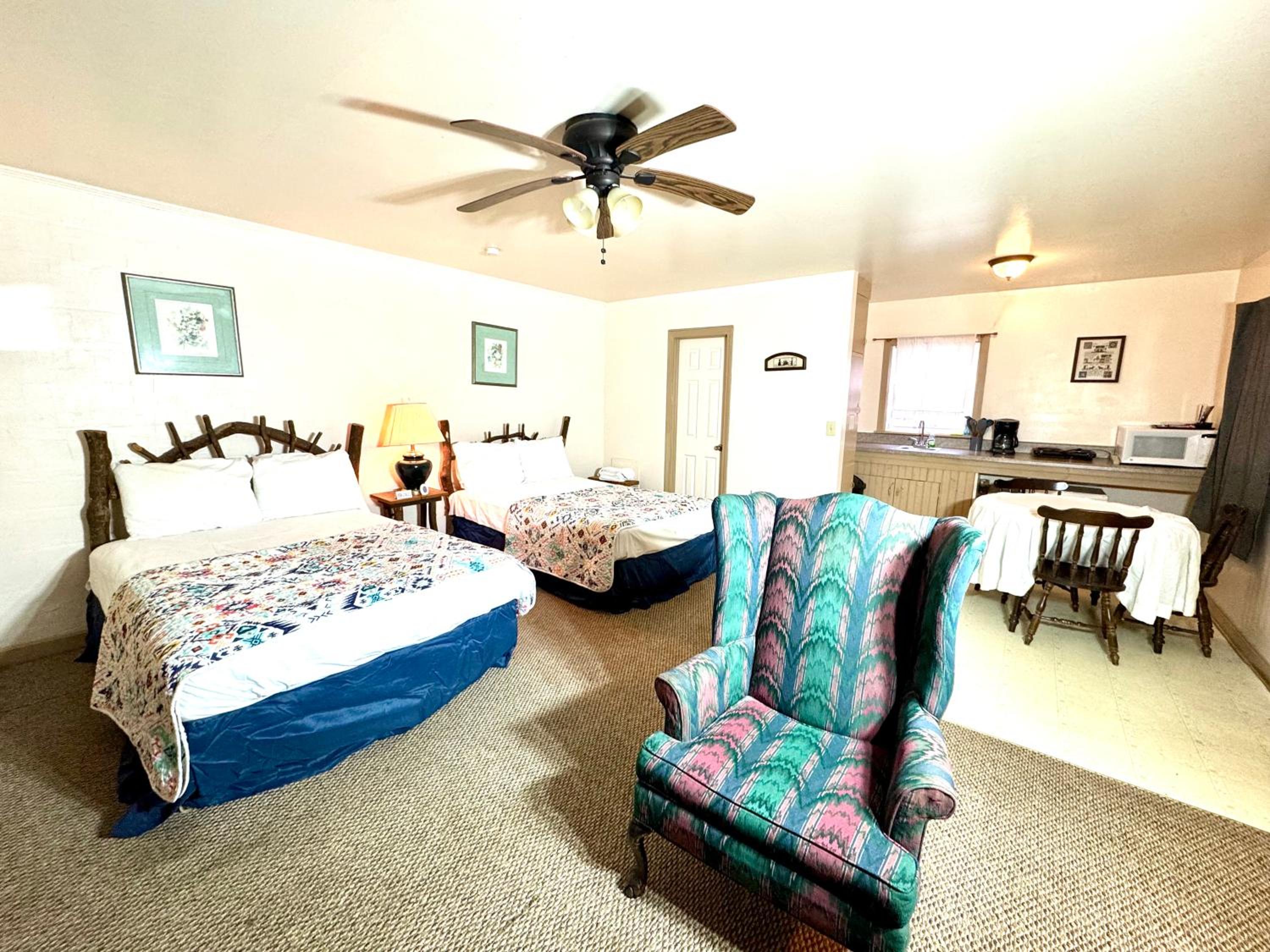 Parkview Lodge & Cabins