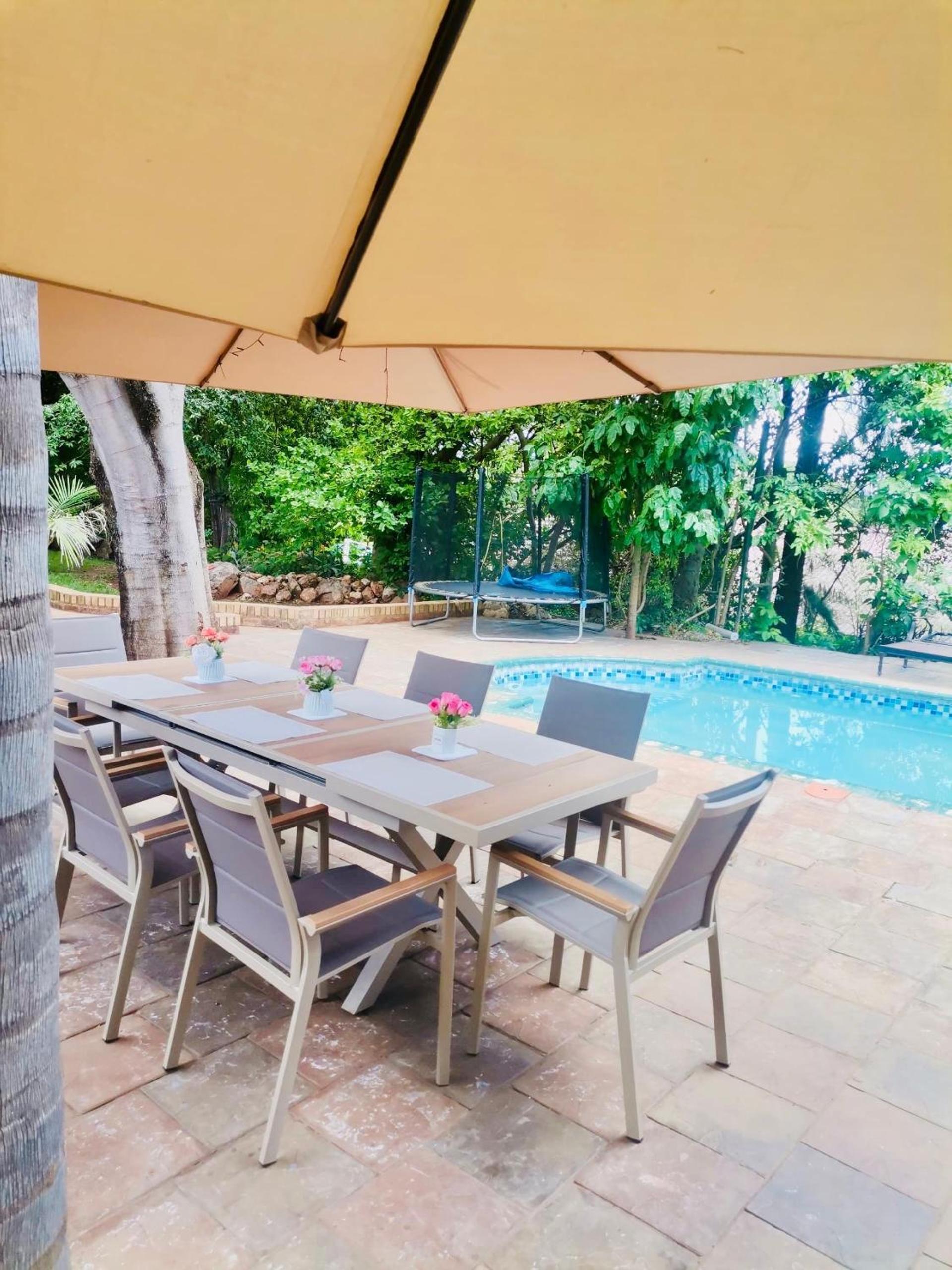 Palm Leaf – Hazeldene Kwekwe with pool - 2333