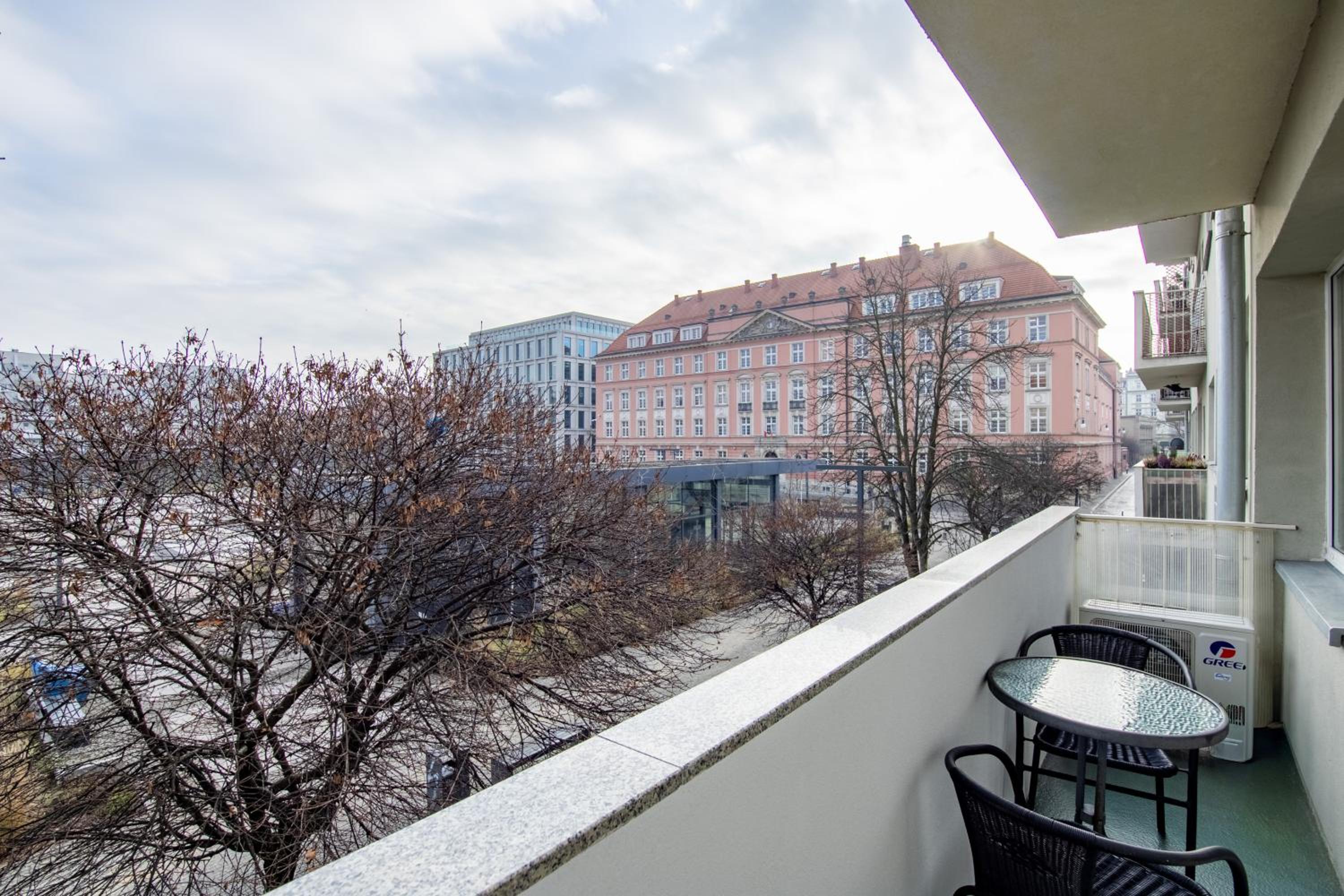 Plac Nowy Targ, Sun&Snow
