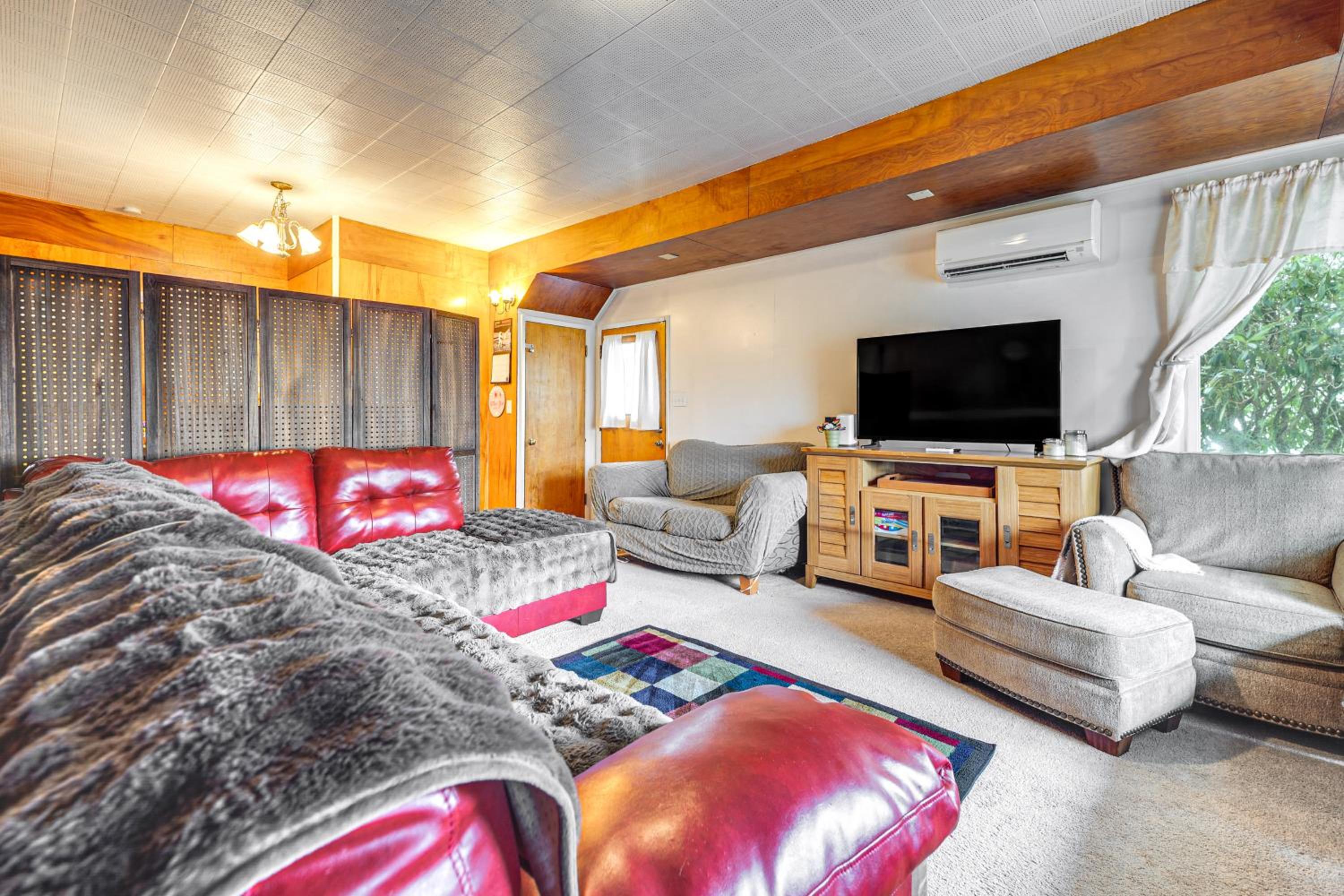 Walkable Home in Hoquiam! Olympic Peninsula Base