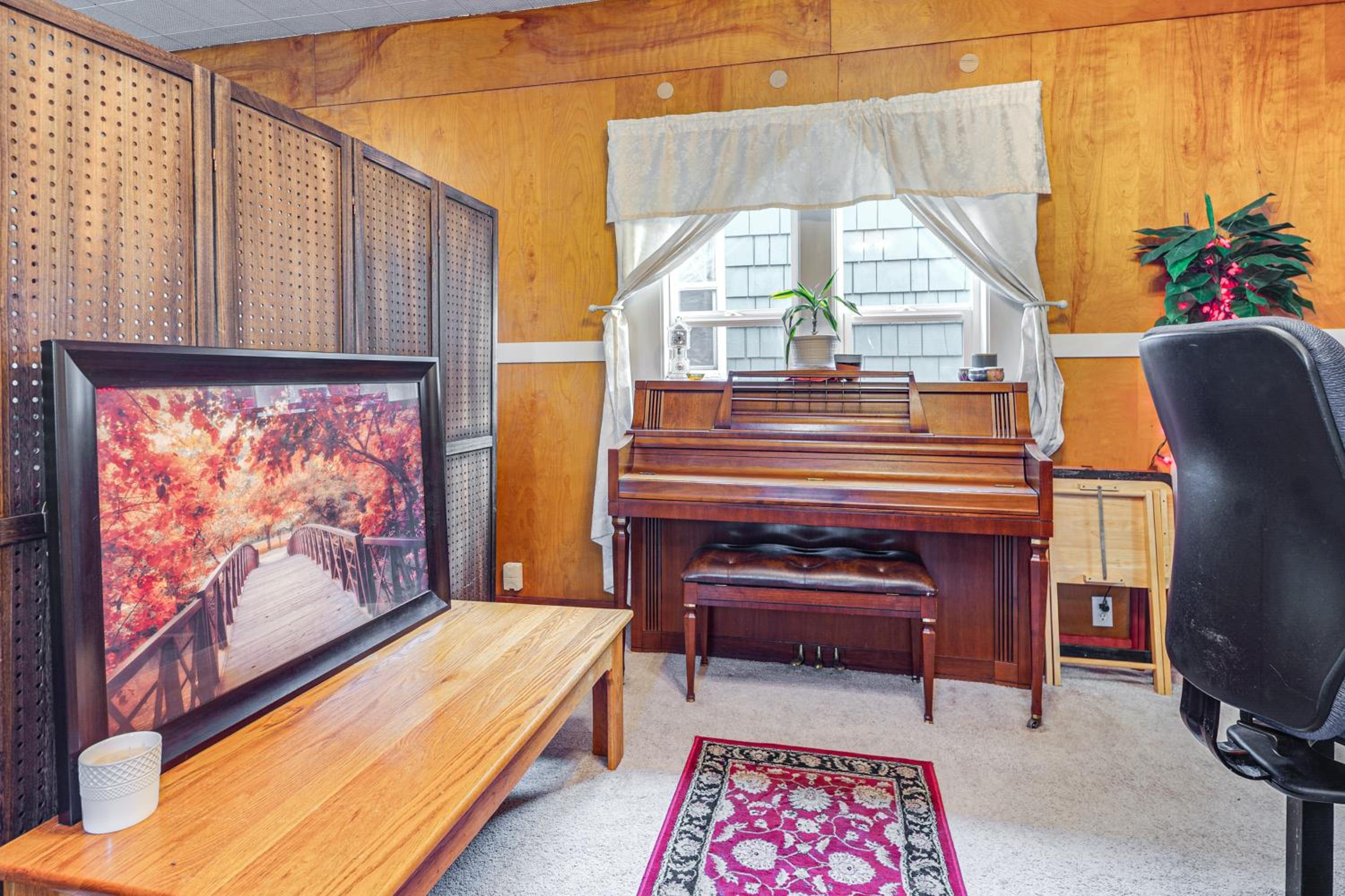 Walkable Home in Hoquiam! Olympic Peninsula Base
