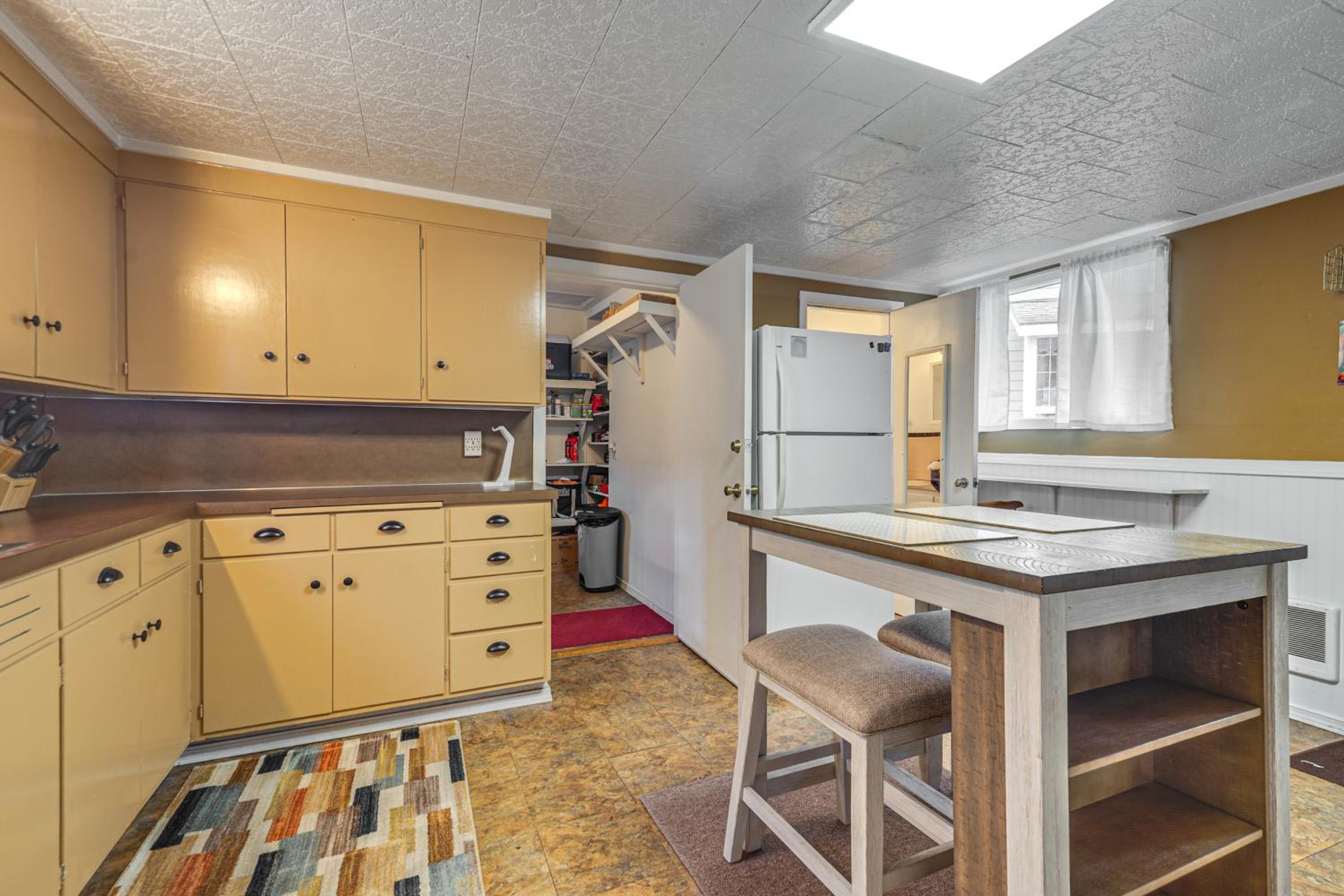 Walkable Home in Hoquiam! Olympic Peninsula Base