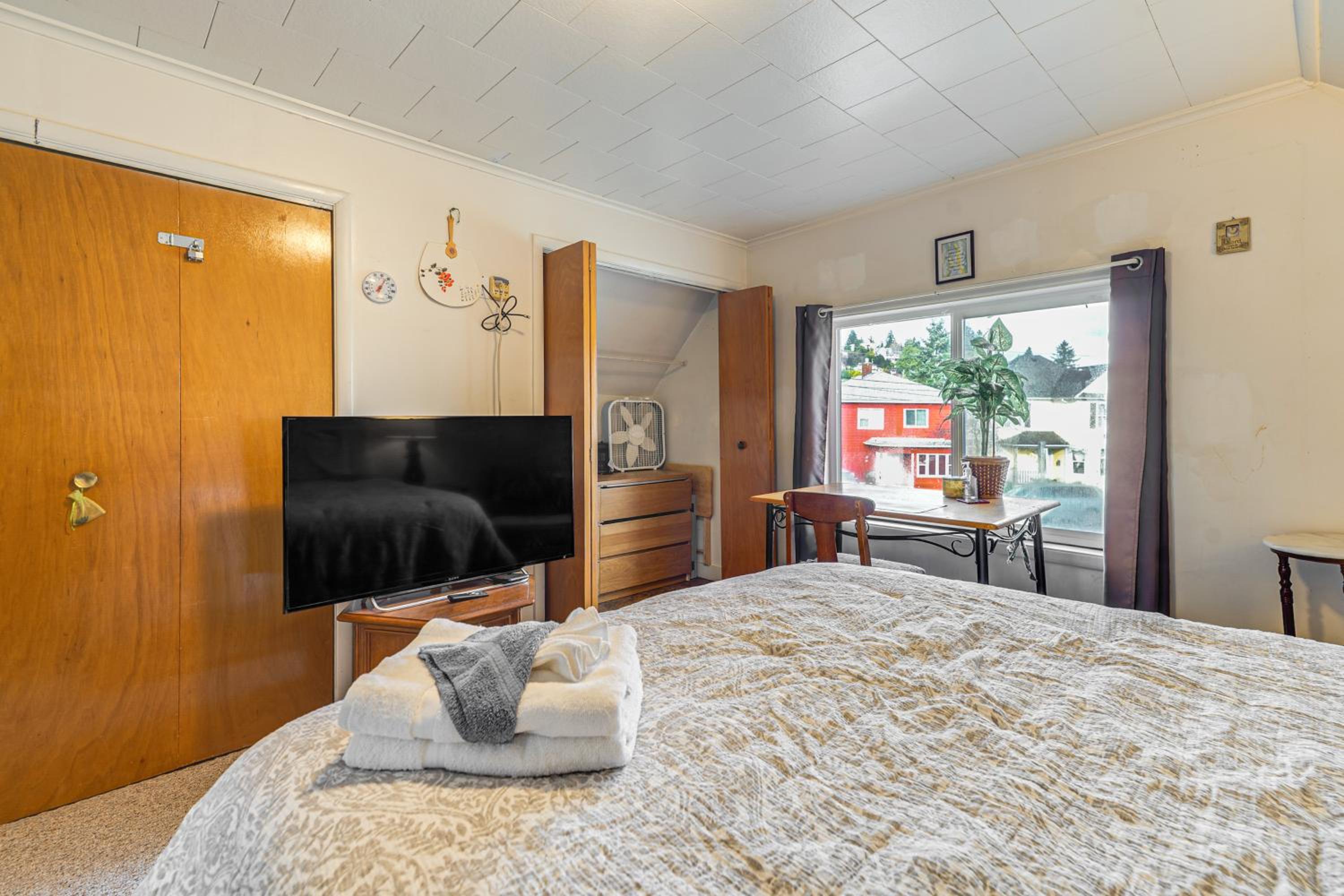 Walkable Home in Hoquiam! Olympic Peninsula Base