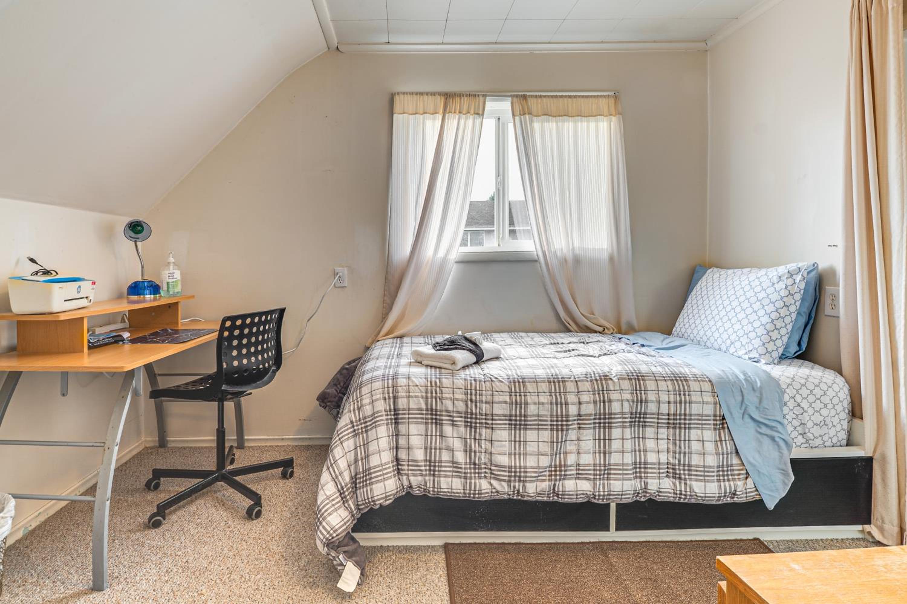 Walkable Home in Hoquiam! Olympic Peninsula Base
