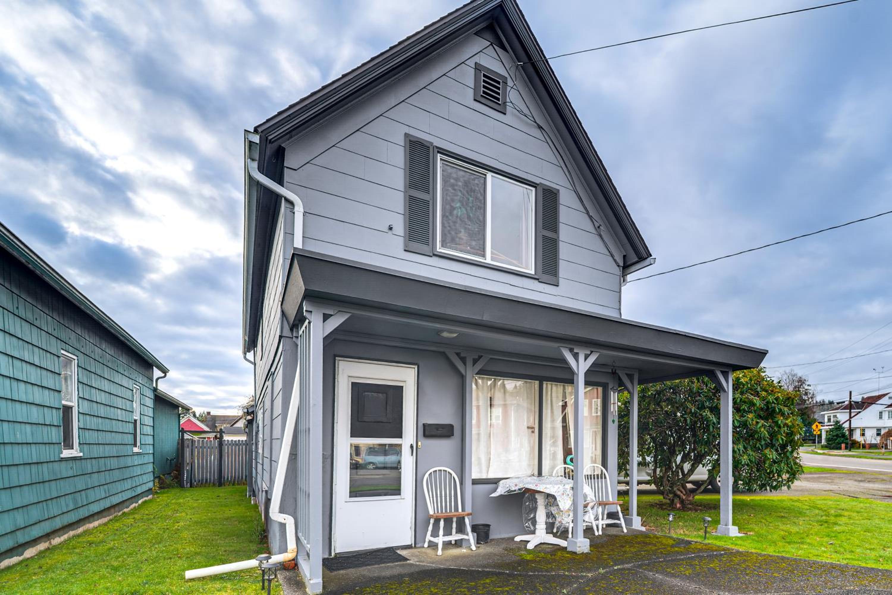 Walkable Home in Hoquiam! Olympic Peninsula Base