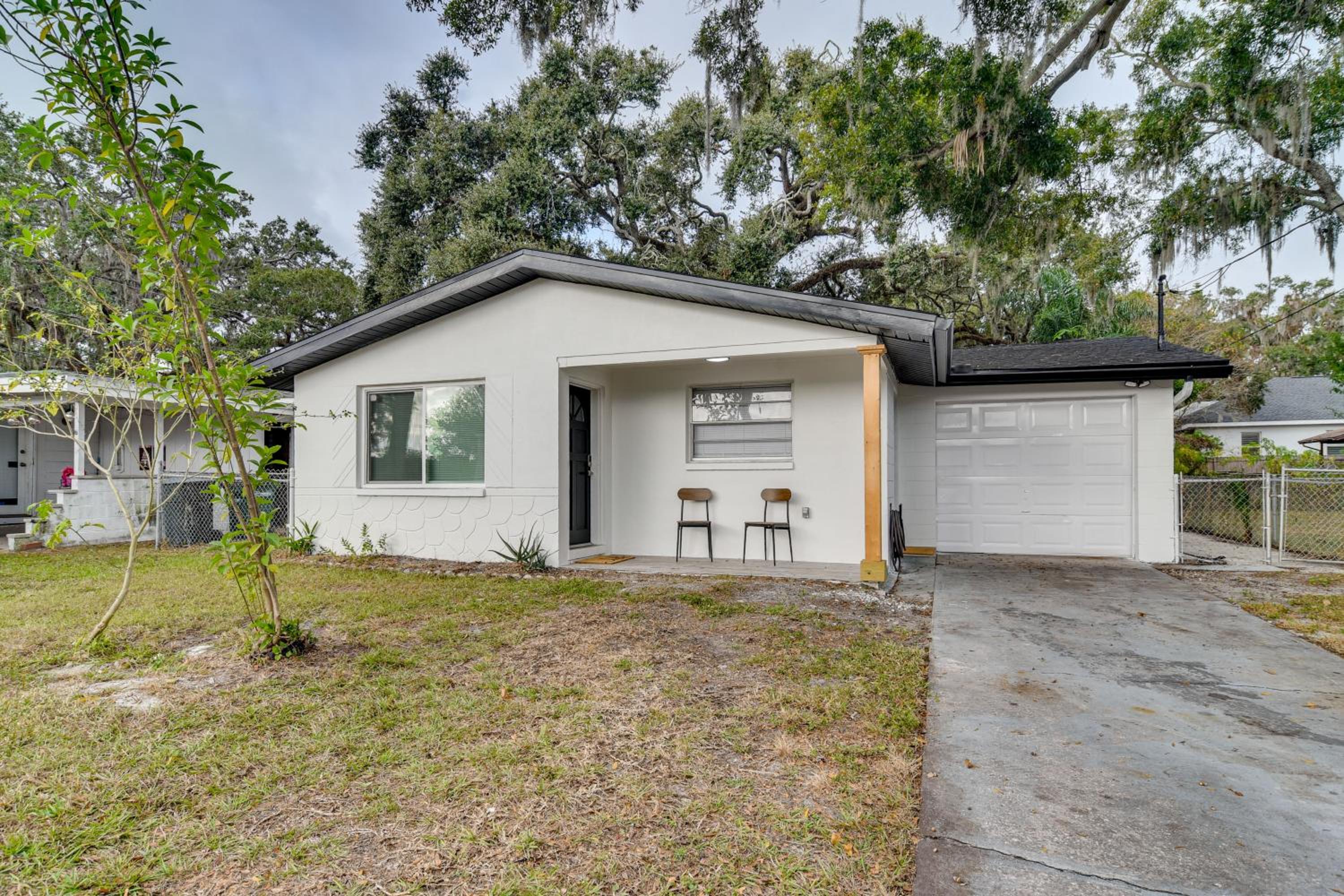 Walk to Restaurants Home with Yard in Safety Harbor