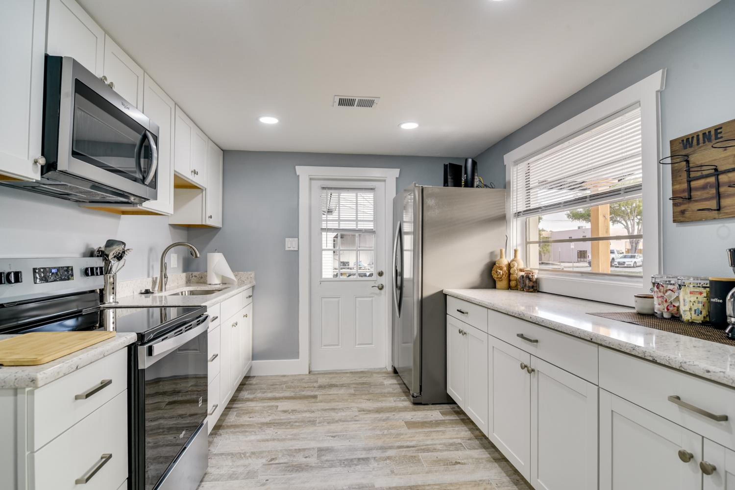 Walk to Restaurants Home with Yard in Safety Harbor