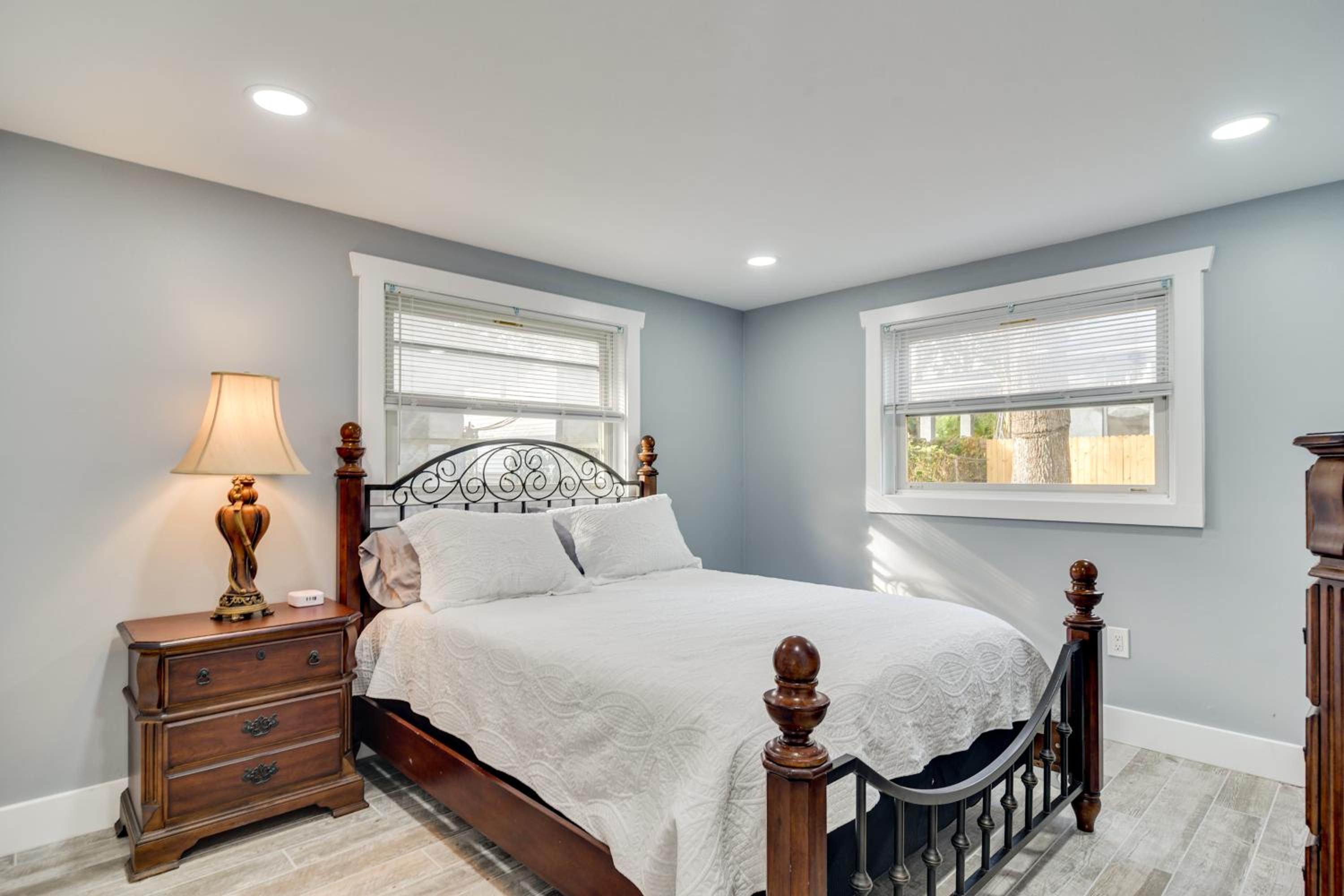Walk to Restaurants Home with Yard in Safety Harbor