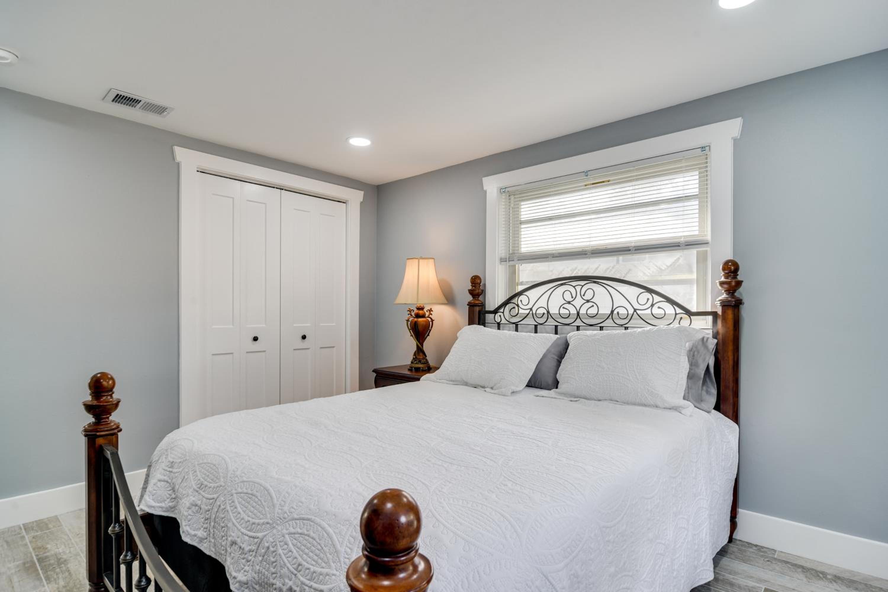 Walk to Restaurants Home with Yard in Safety Harbor
