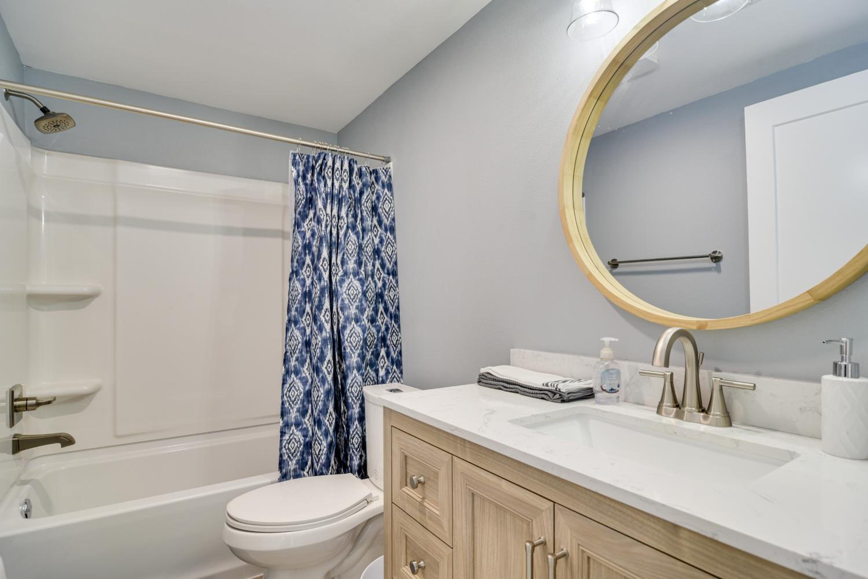 Walk to Restaurants Home with Yard in Safety Harbor