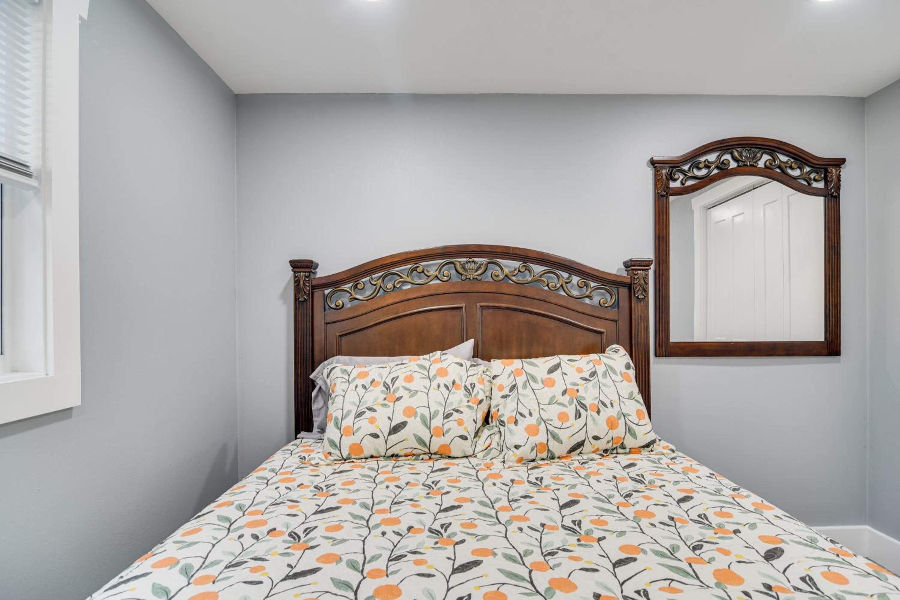 Walk to Restaurants Home with Yard in Safety Harbor