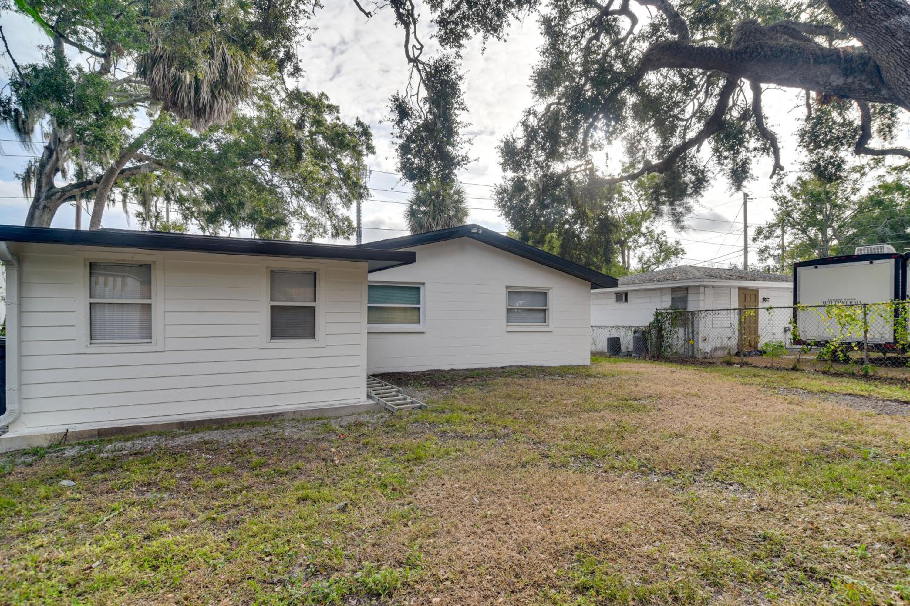 Walk to Restaurants Home with Yard in Safety Harbor