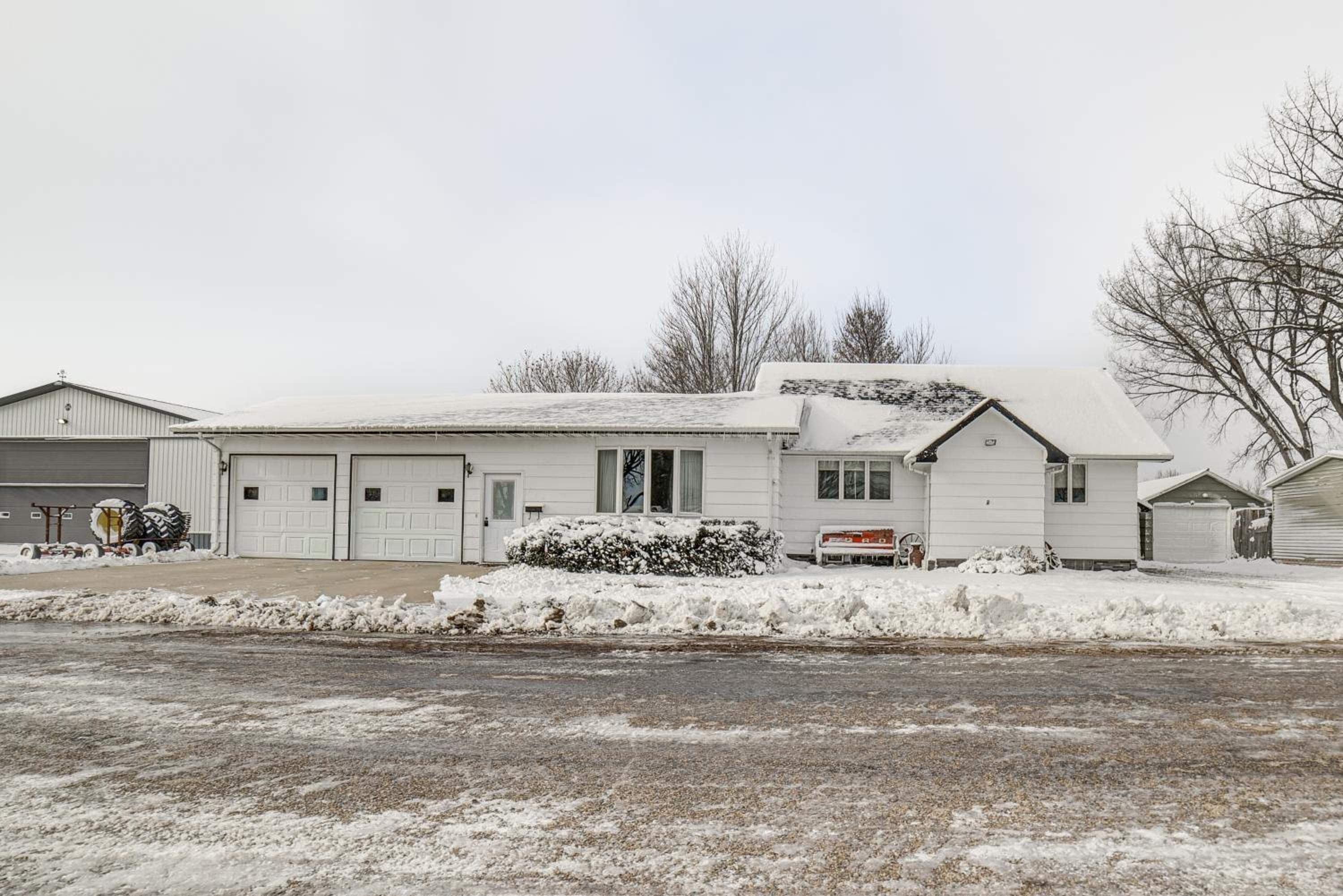 Spacious Retreat with Private Yard and Deck in Roscoe!