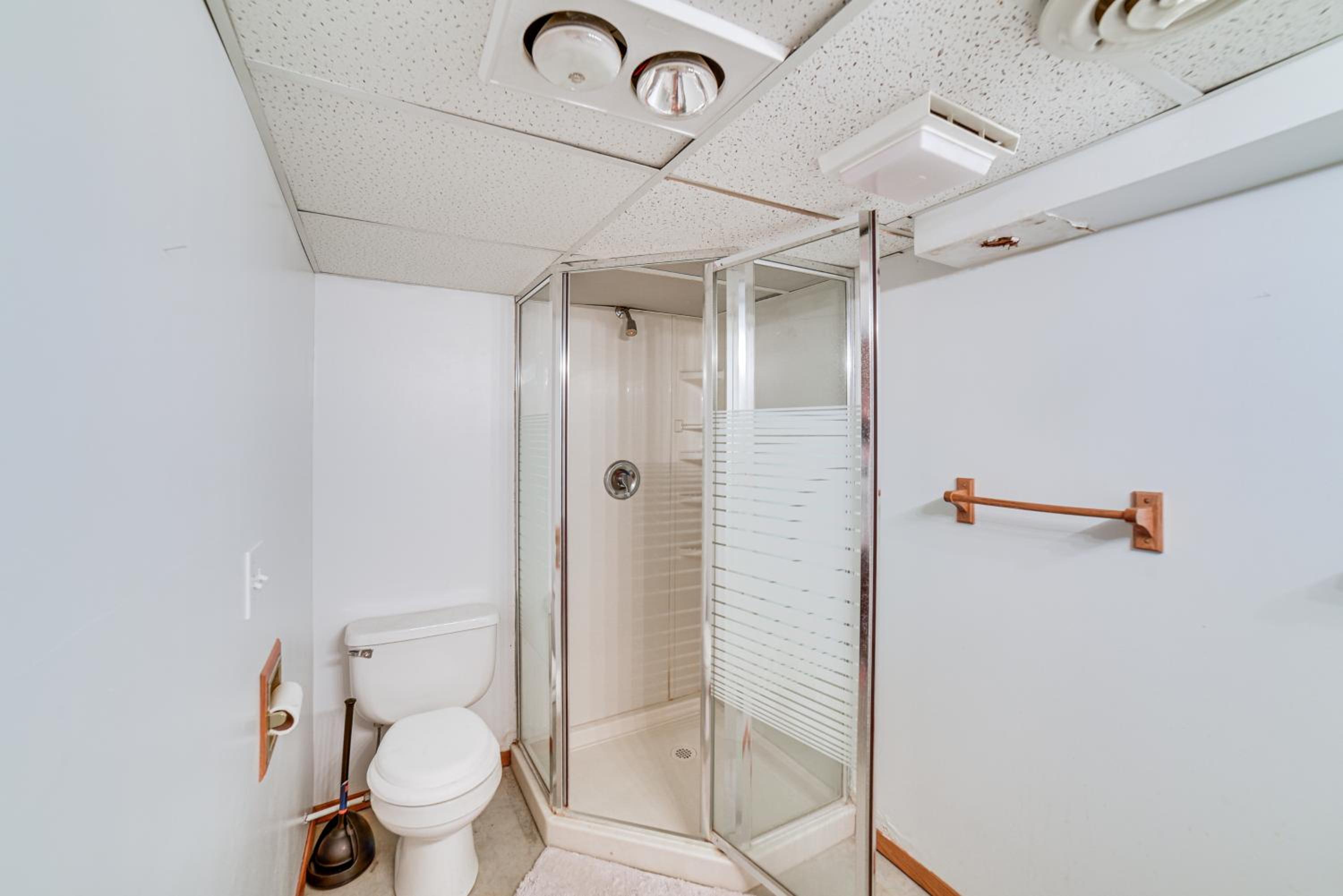 Spacious Retreat with Private Yard and Deck in Roscoe!