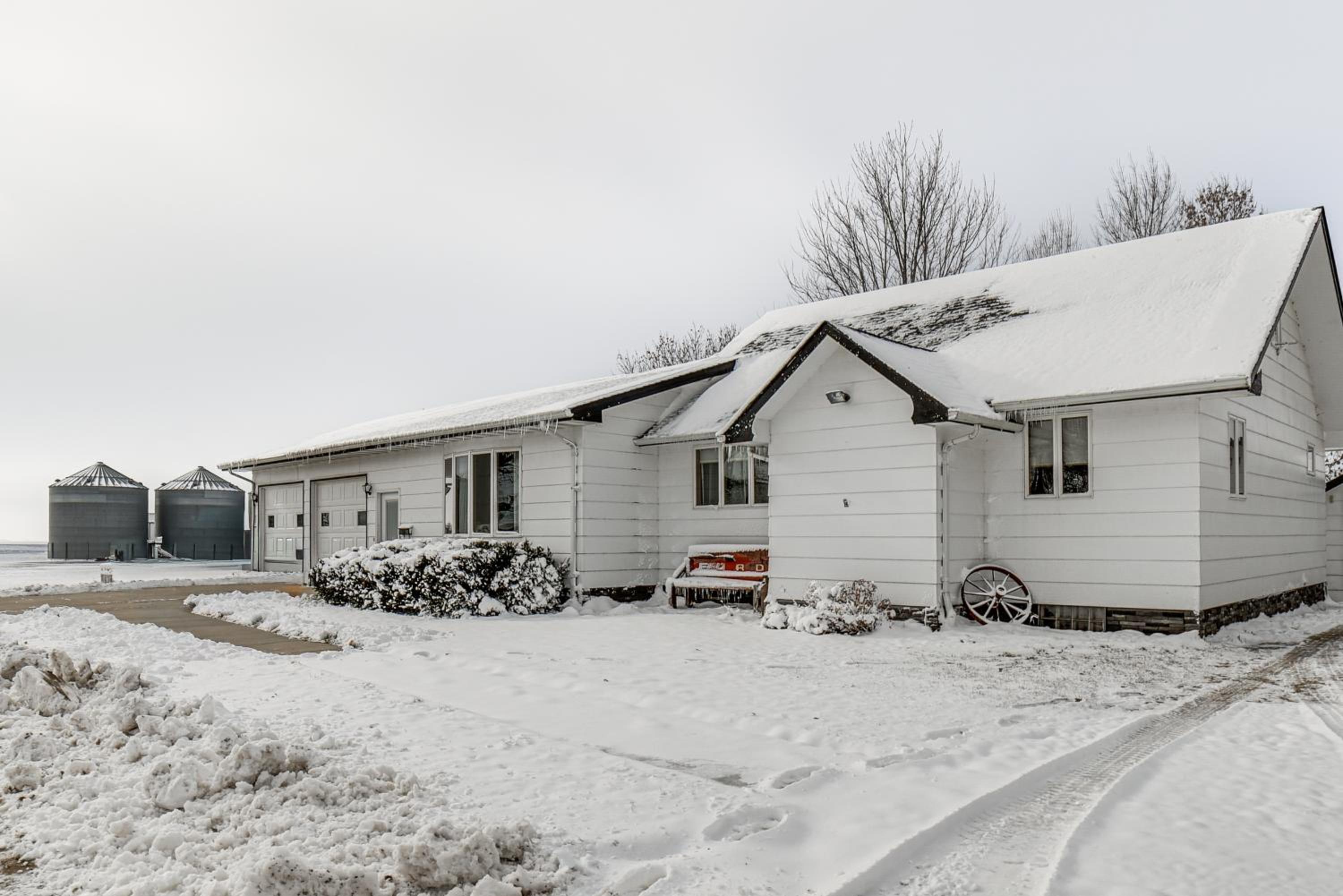 Spacious Retreat with Private Yard and Deck in Roscoe!